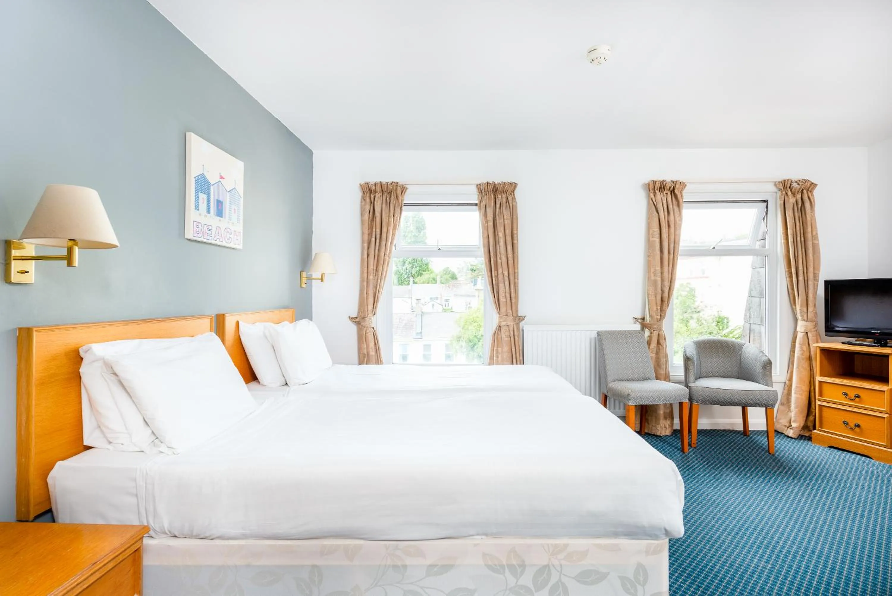 Bed in Abbey Lawn Hotel