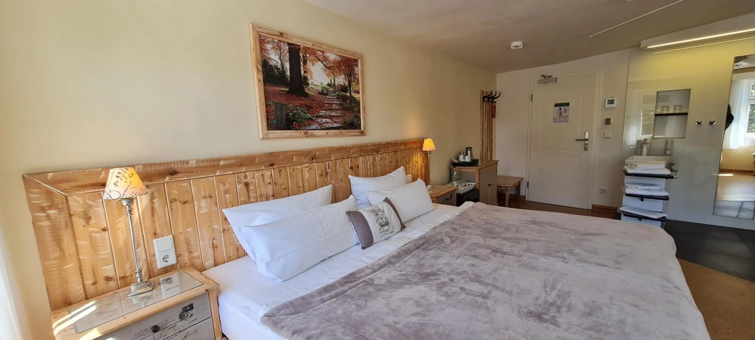 Shower, Bed in Hotel Domizil