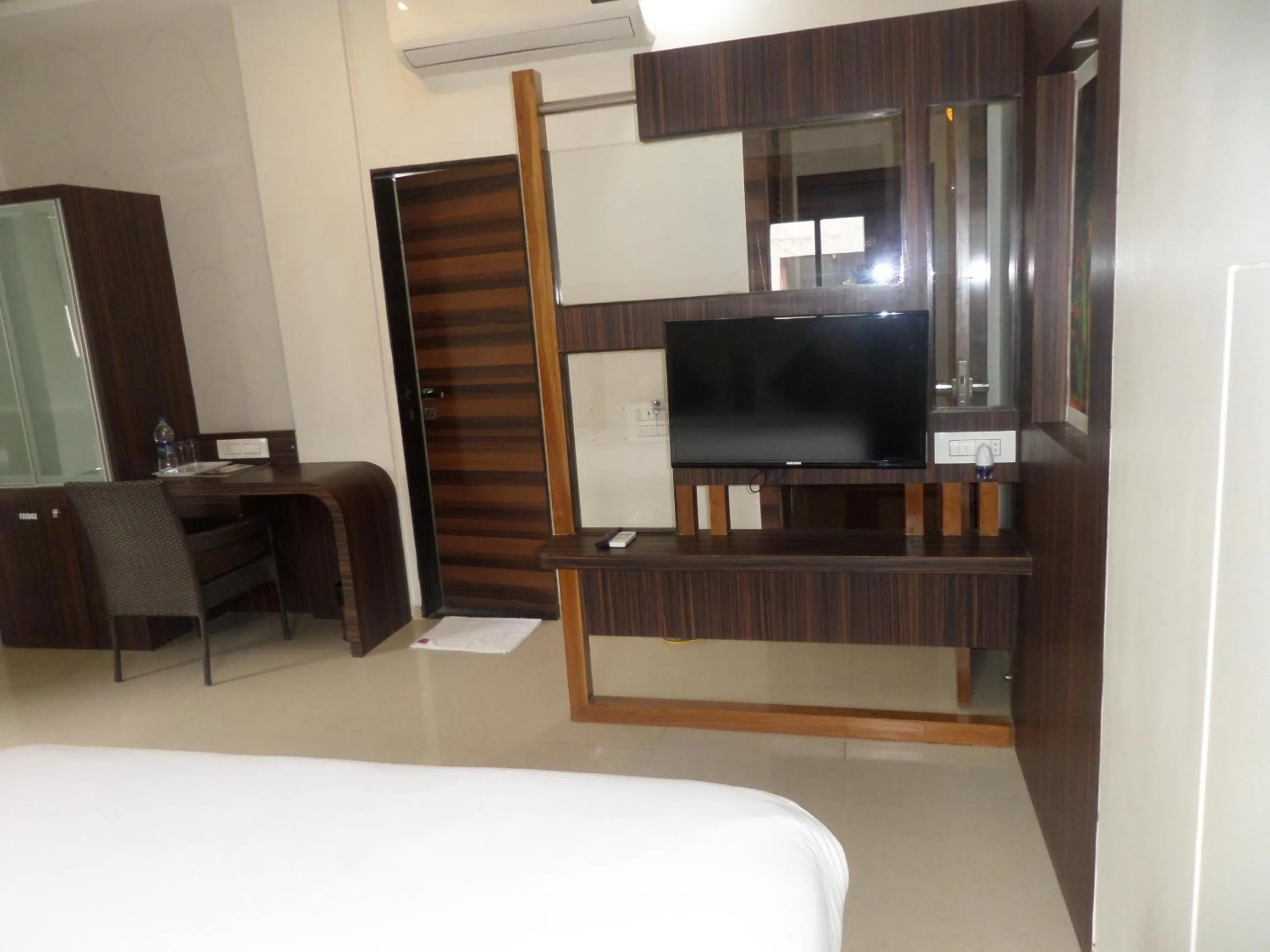 Photo of the whole room, Bed in Hotel Raj Palace