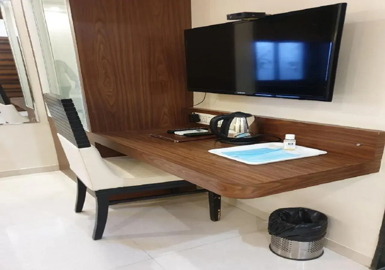 Deluxe Double Room - single occupancy in Hotel Raj Palace Deluxe Double Room - single occupancy in Hotel Raj Palace