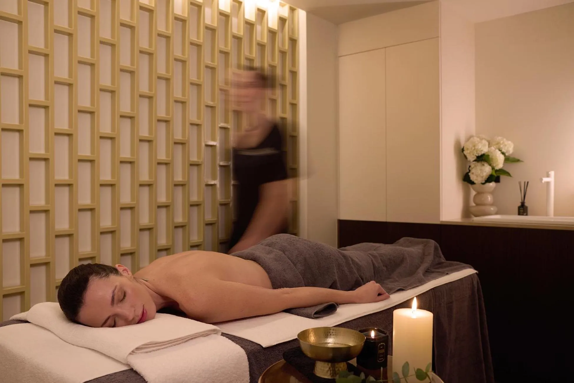 Massage in Bellen Athens Ηotel