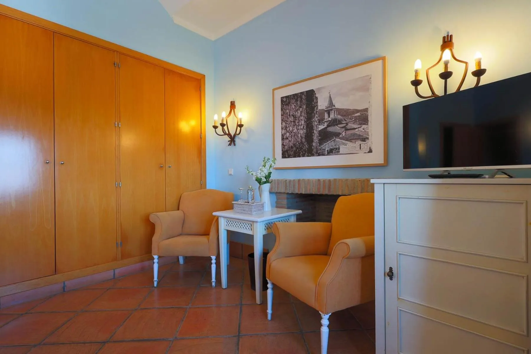 Photo of the whole room in Hotel Tugasa Castillo de Castellar