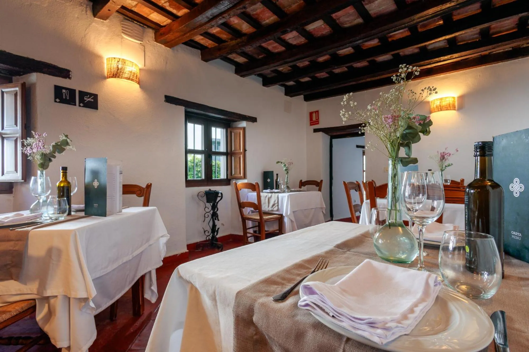 Restaurant/places to eat in Hotel Tugasa Castillo de Castellar