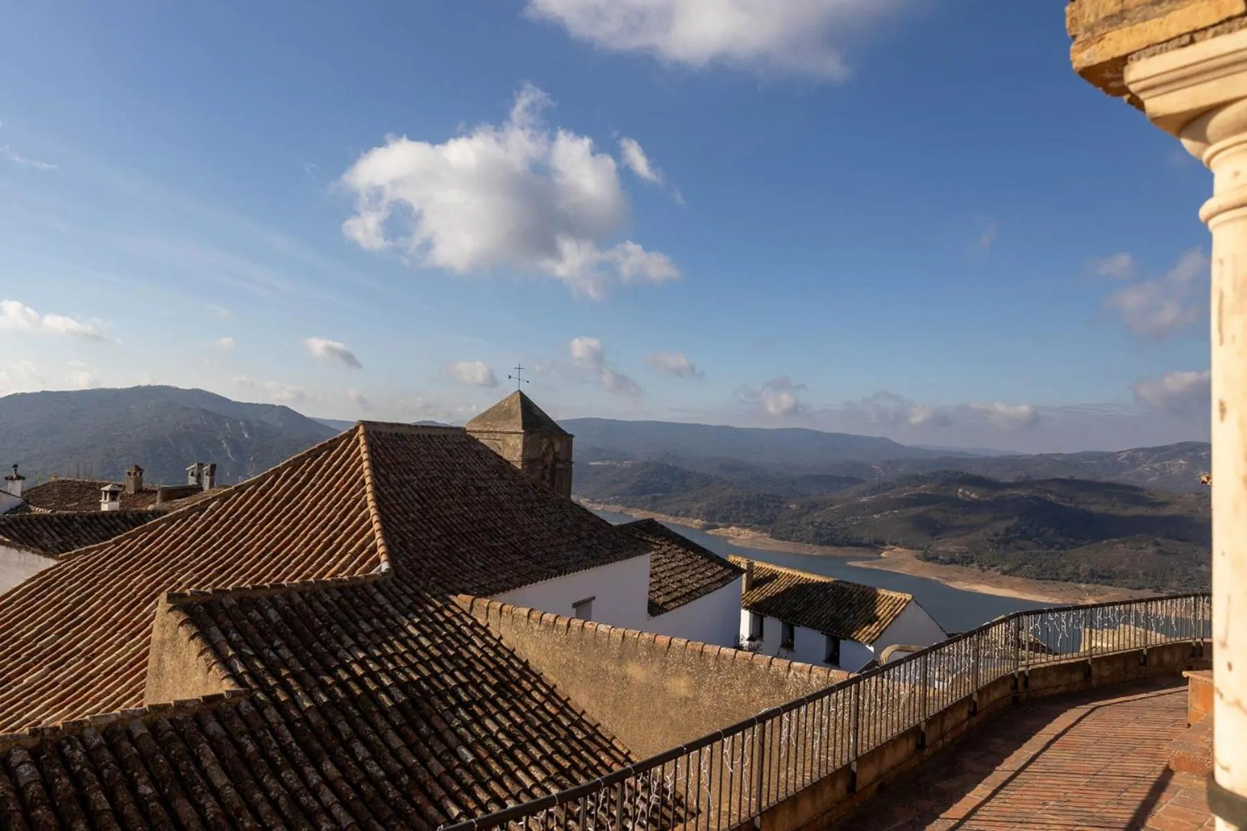 Lake view in Hotel Tugasa Castillo de Castellar