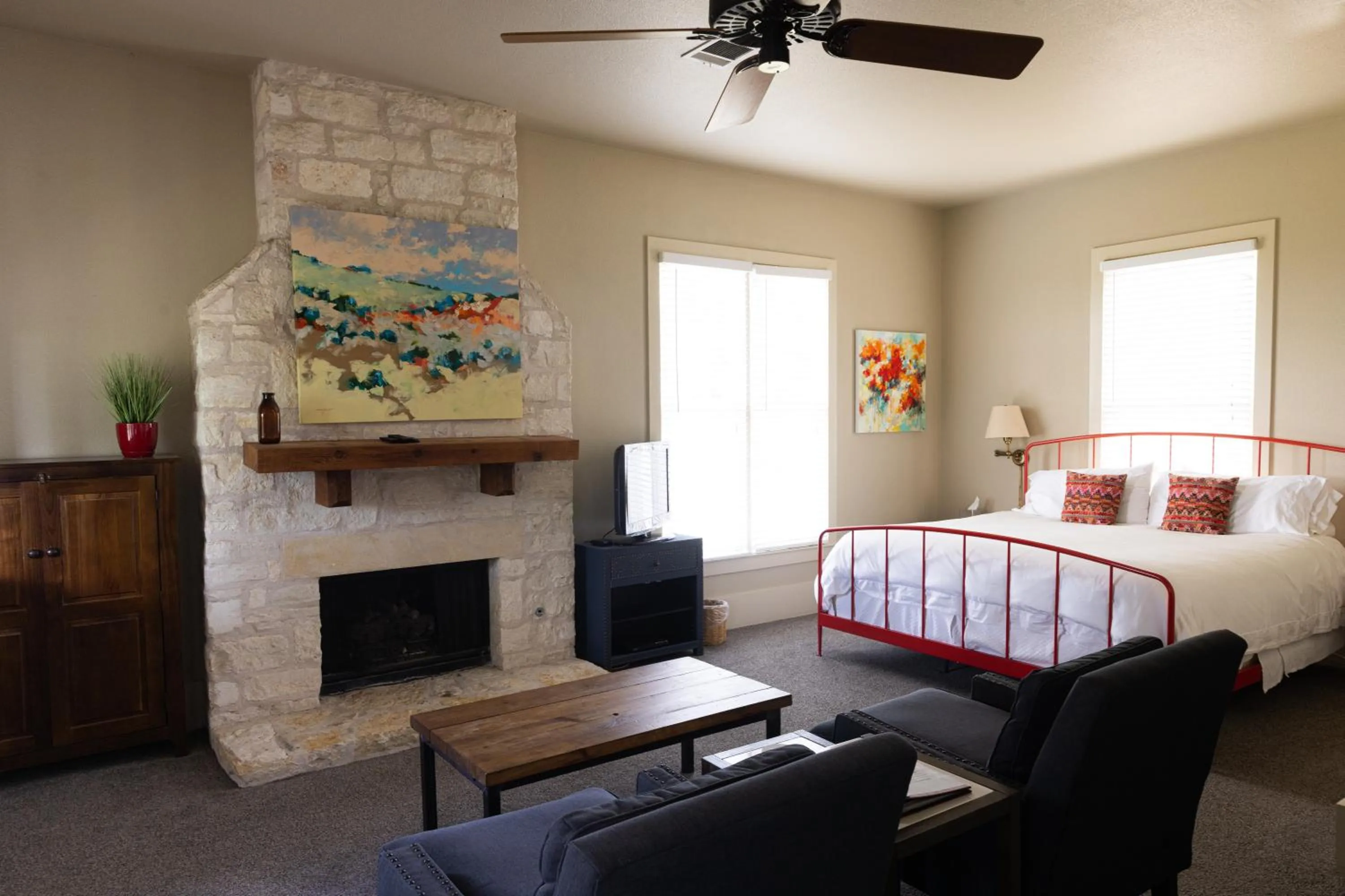 King Room - Pecan Cottage in Sage Hill Inn & Spa