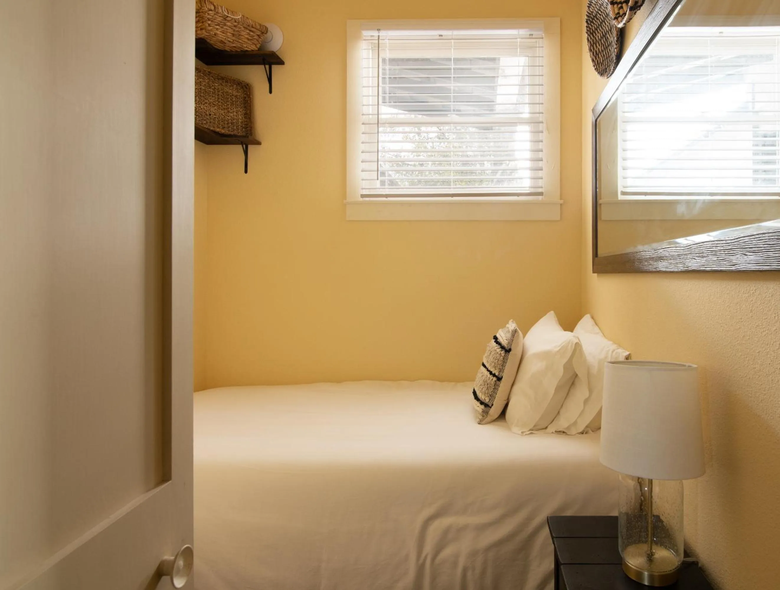 Bed in Sage Hill Inn & Spa