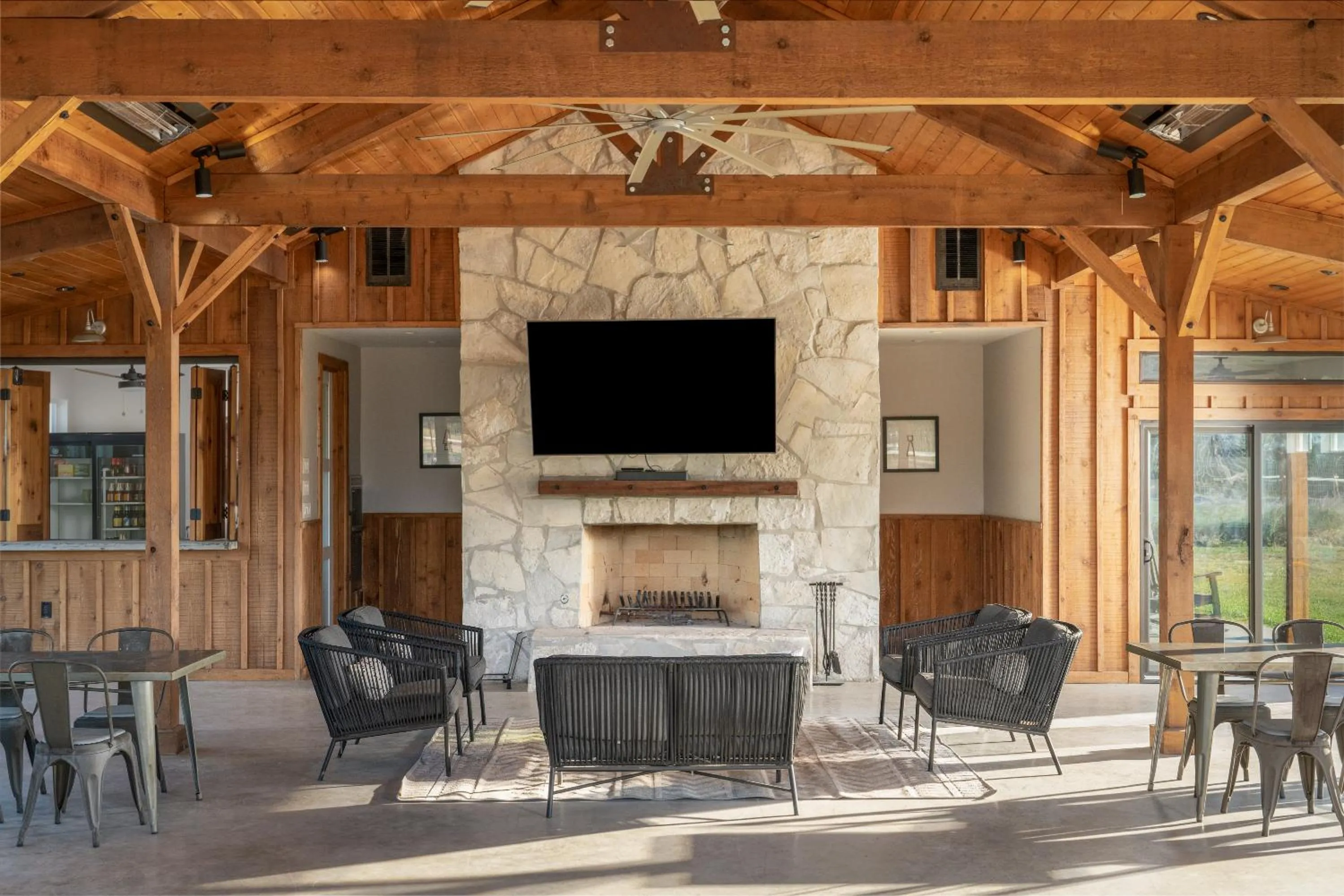 Communal lounge/ TV room in Sage Hill Inn & Spa