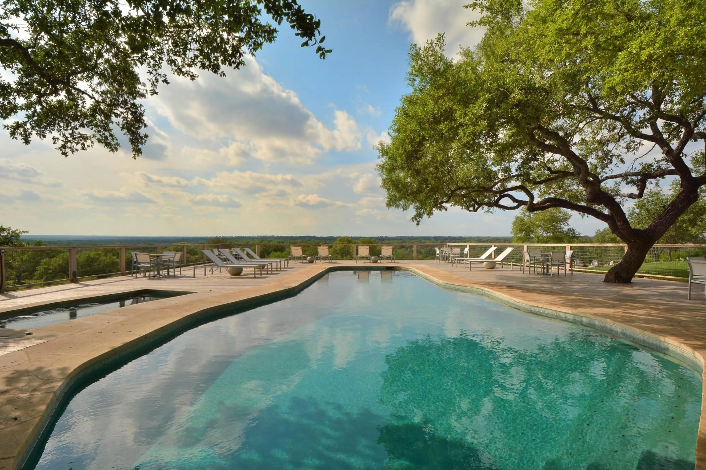 Swimming pool in Sage Hill Inn & Spa