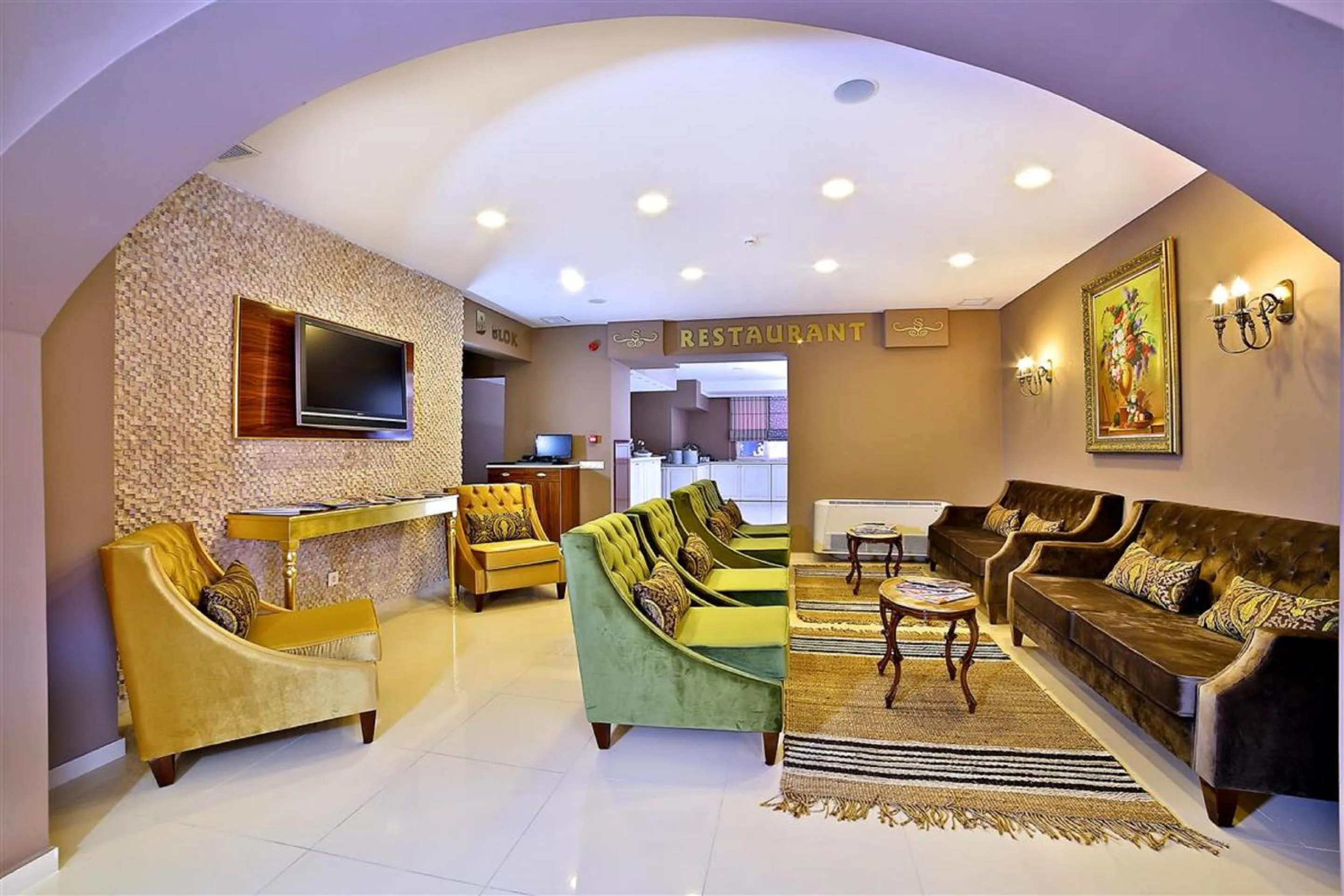 Seating area in Ebrus'un Konagi