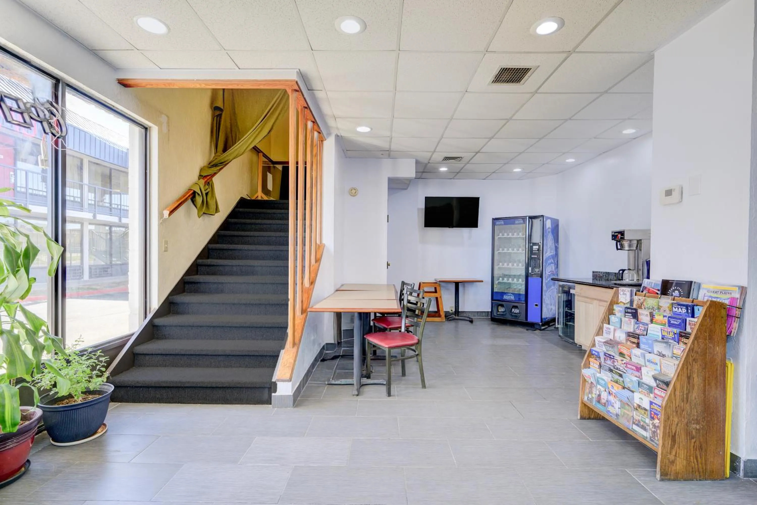 Lobby or reception in Capital O Travelers Inn Lawton Fort Sill