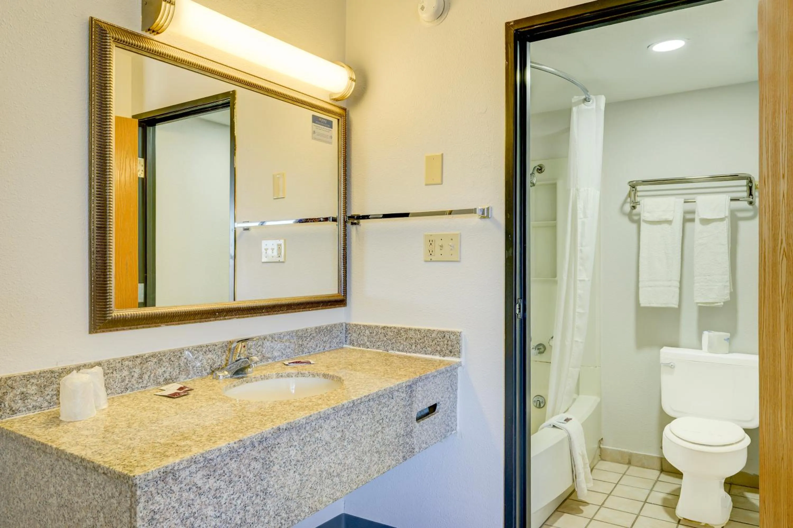 Bathroom in Capital O Travelers Inn Lawton Fort Sill