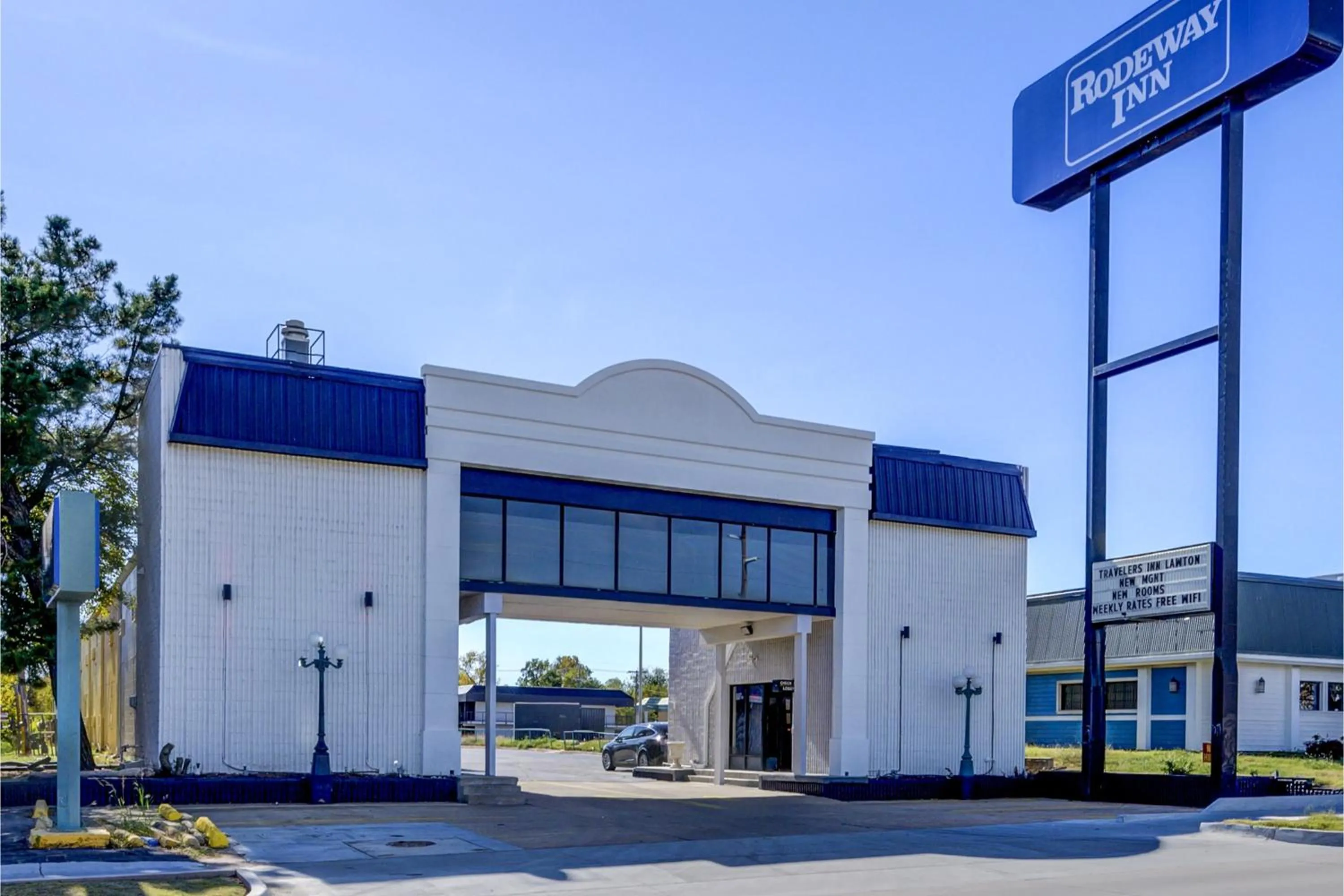 Property building in Capital O Travelers Inn Lawton Fort Sill