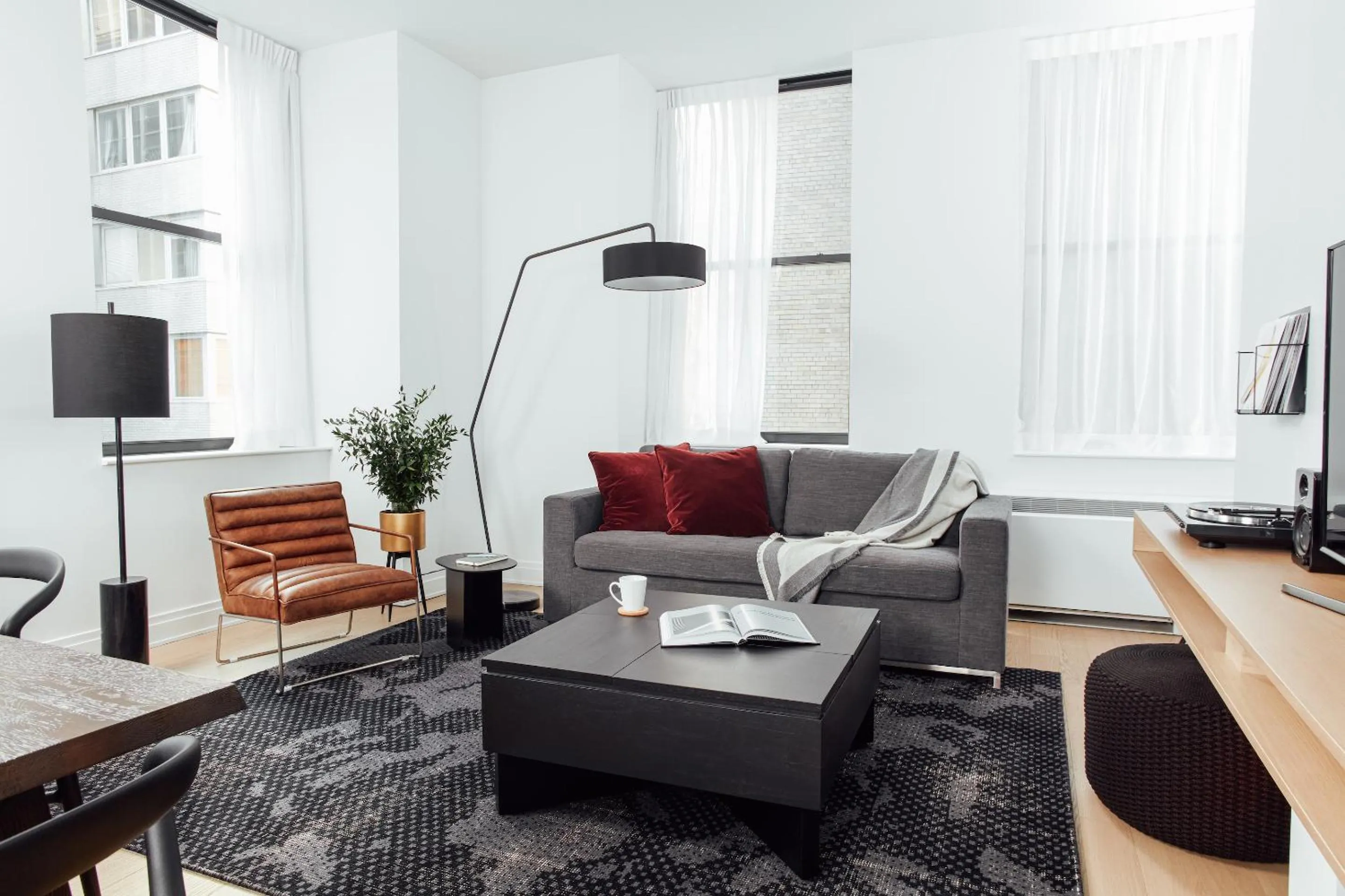 Living room in Mint House 70 Pine by Kasa