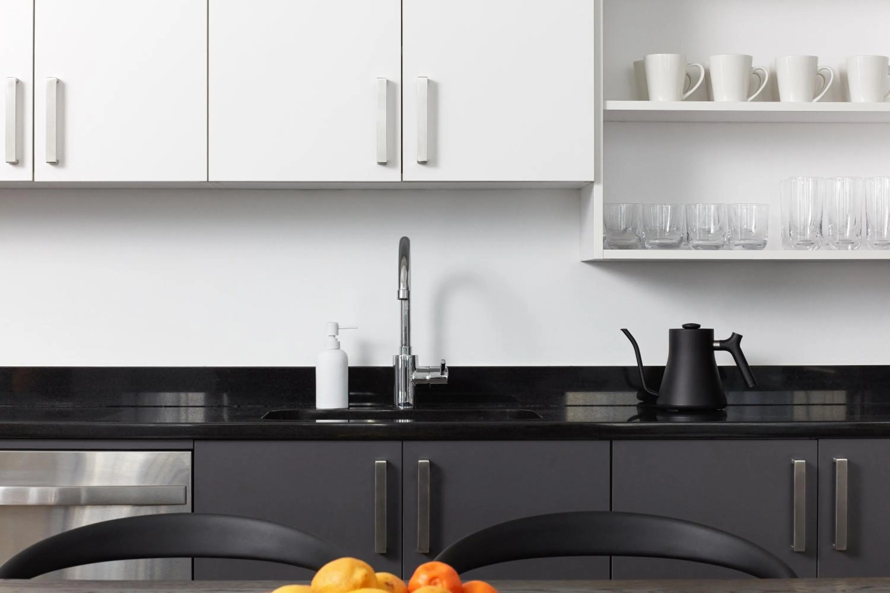 Living room in Mint House 70 Pine by Kasa