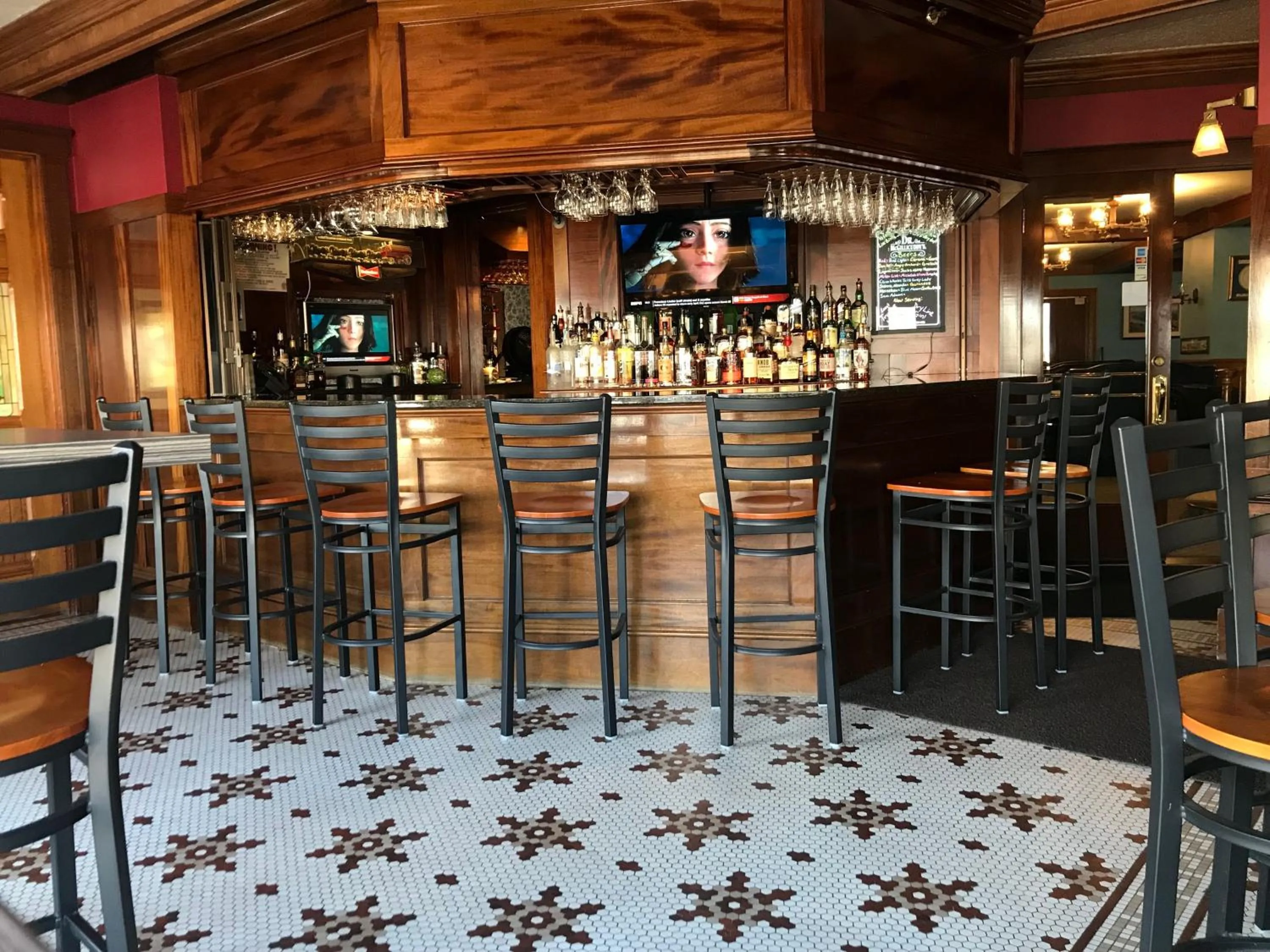 Lounge or bar in Winthrop Arms Hotel Restaurant Logan Airport