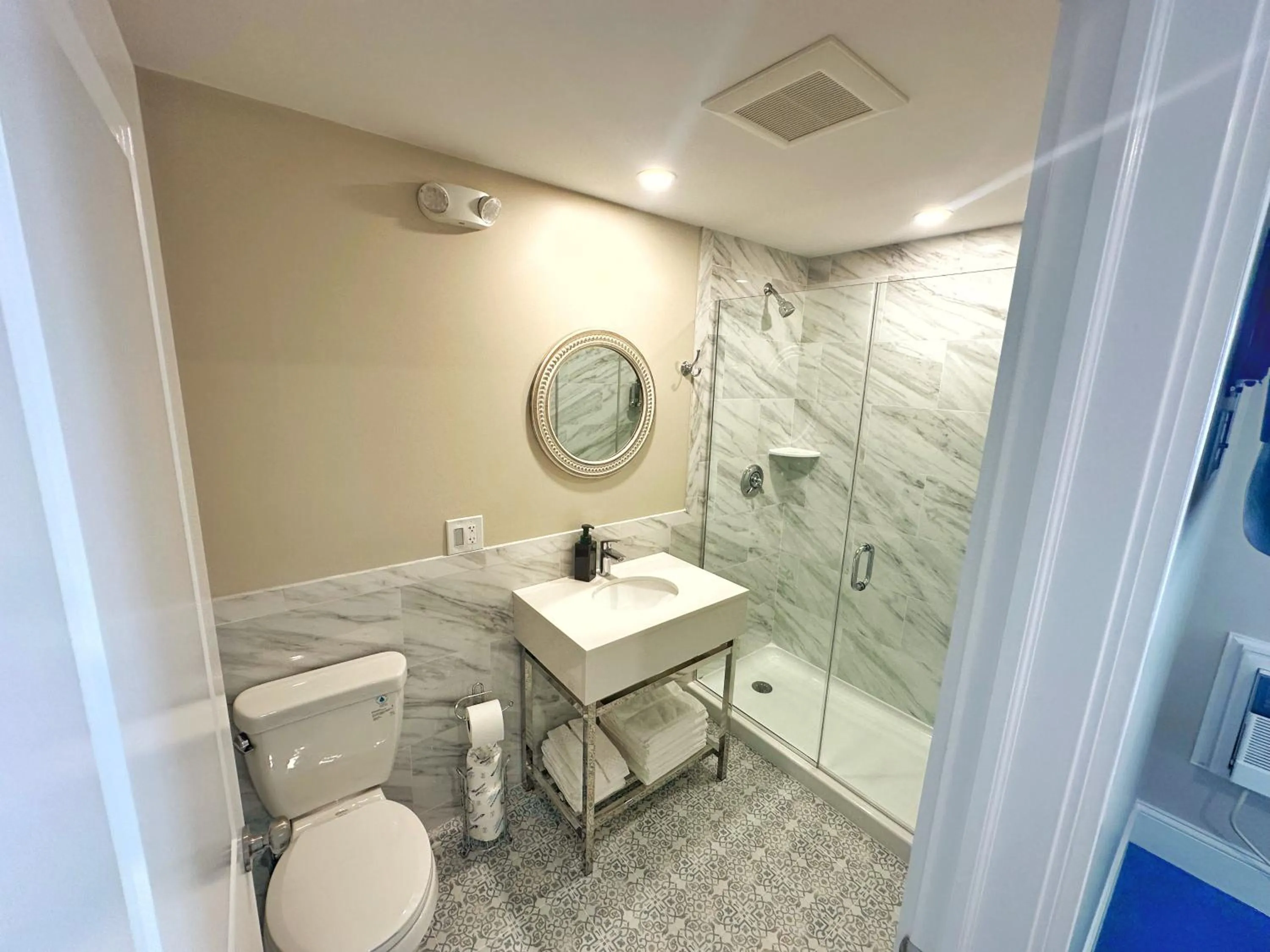 Winthrop Arms Hotel Restaurant Logan Airport