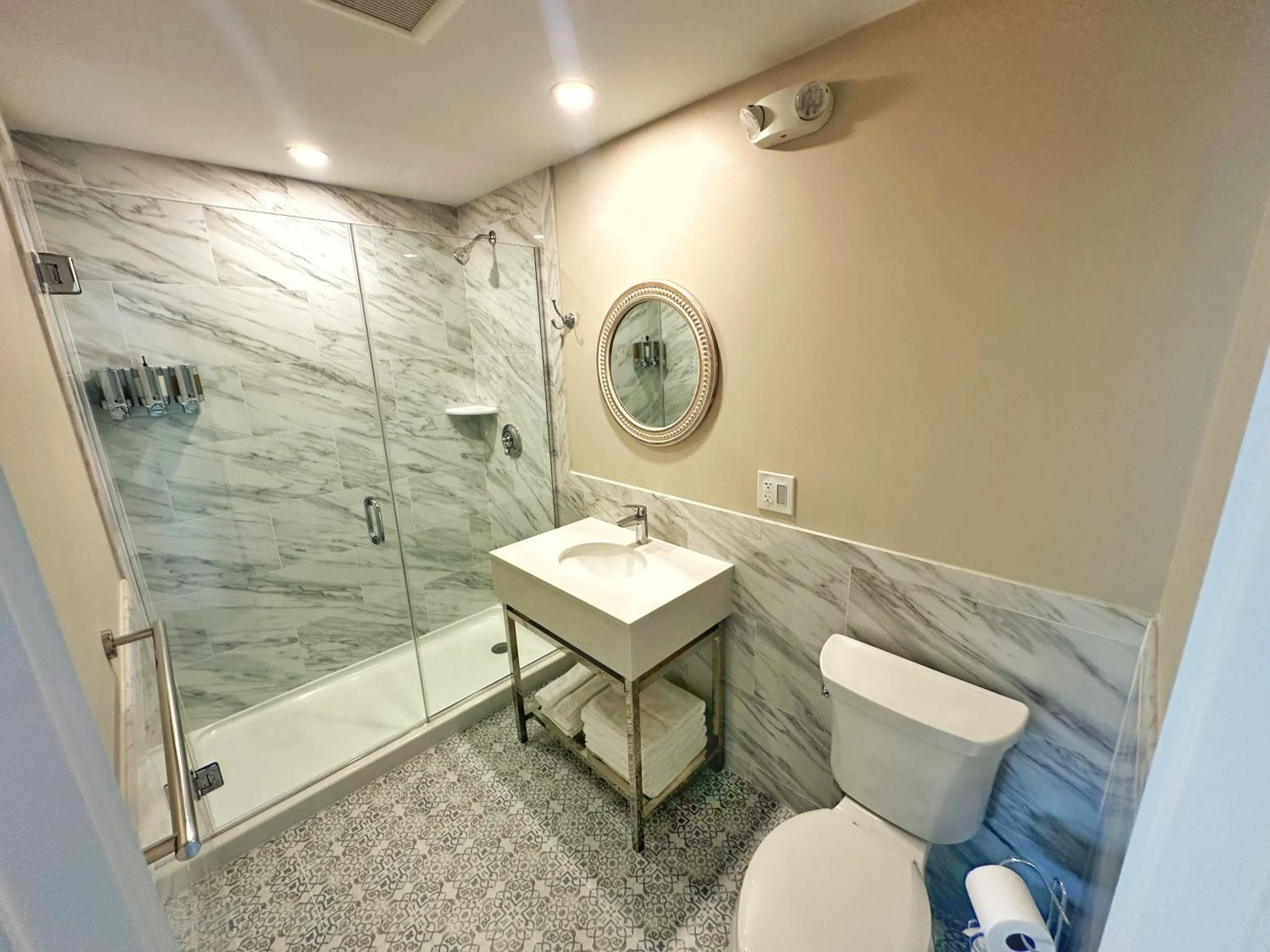 Winthrop Arms Hotel Restaurant Logan Airport