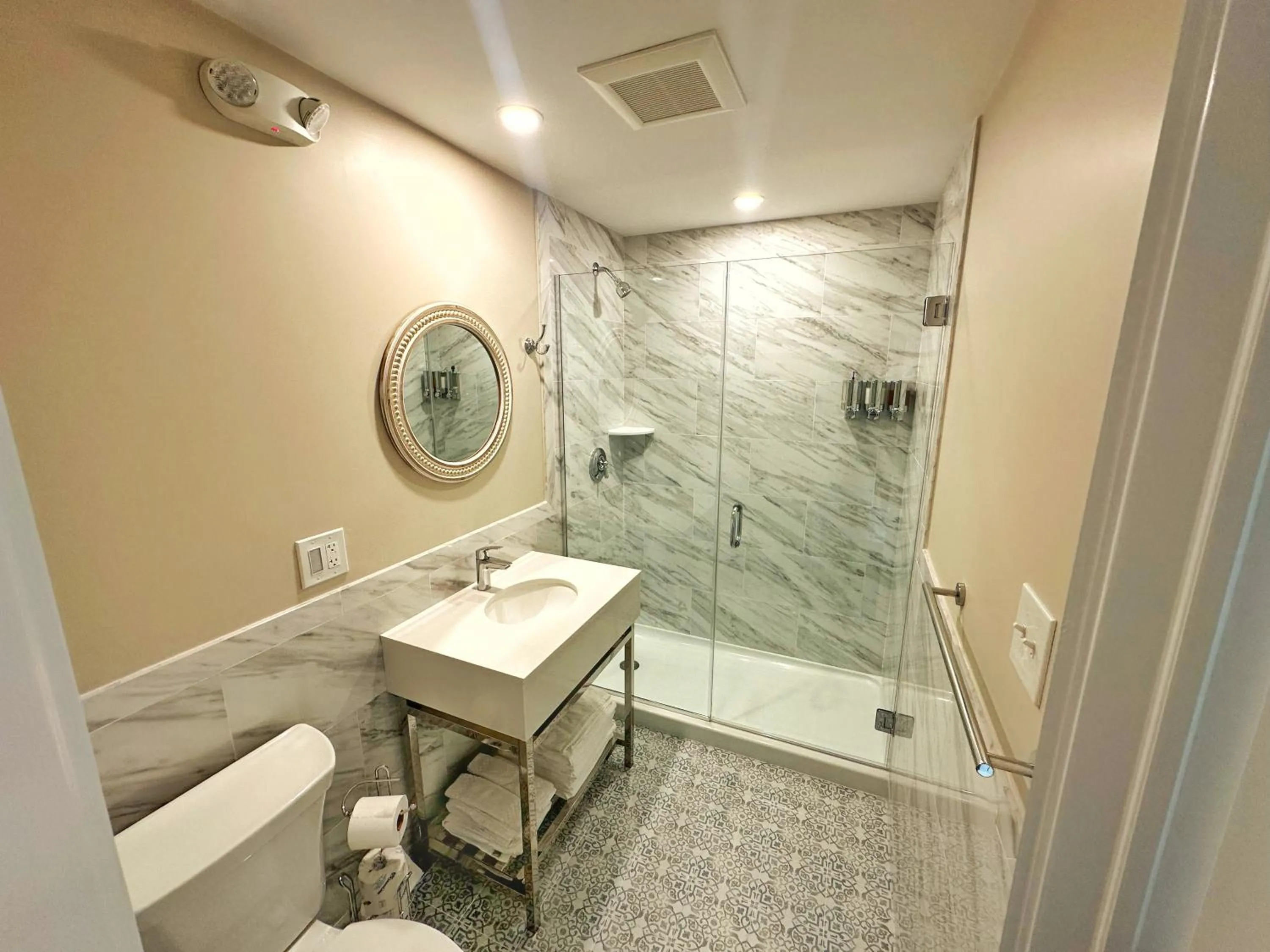 Winthrop Arms Hotel Restaurant Logan Airport