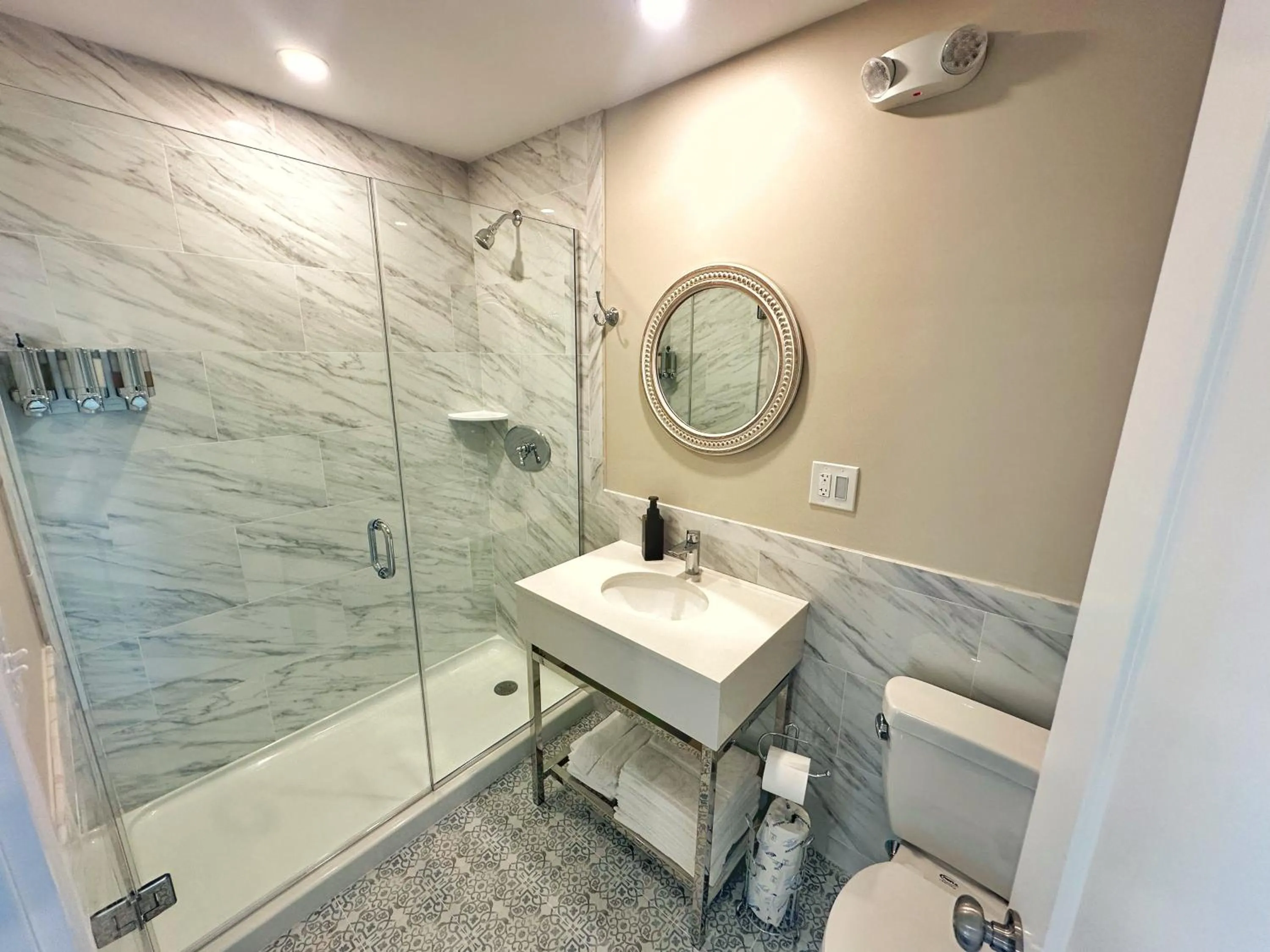 Winthrop Arms Hotel Restaurant Logan Airport