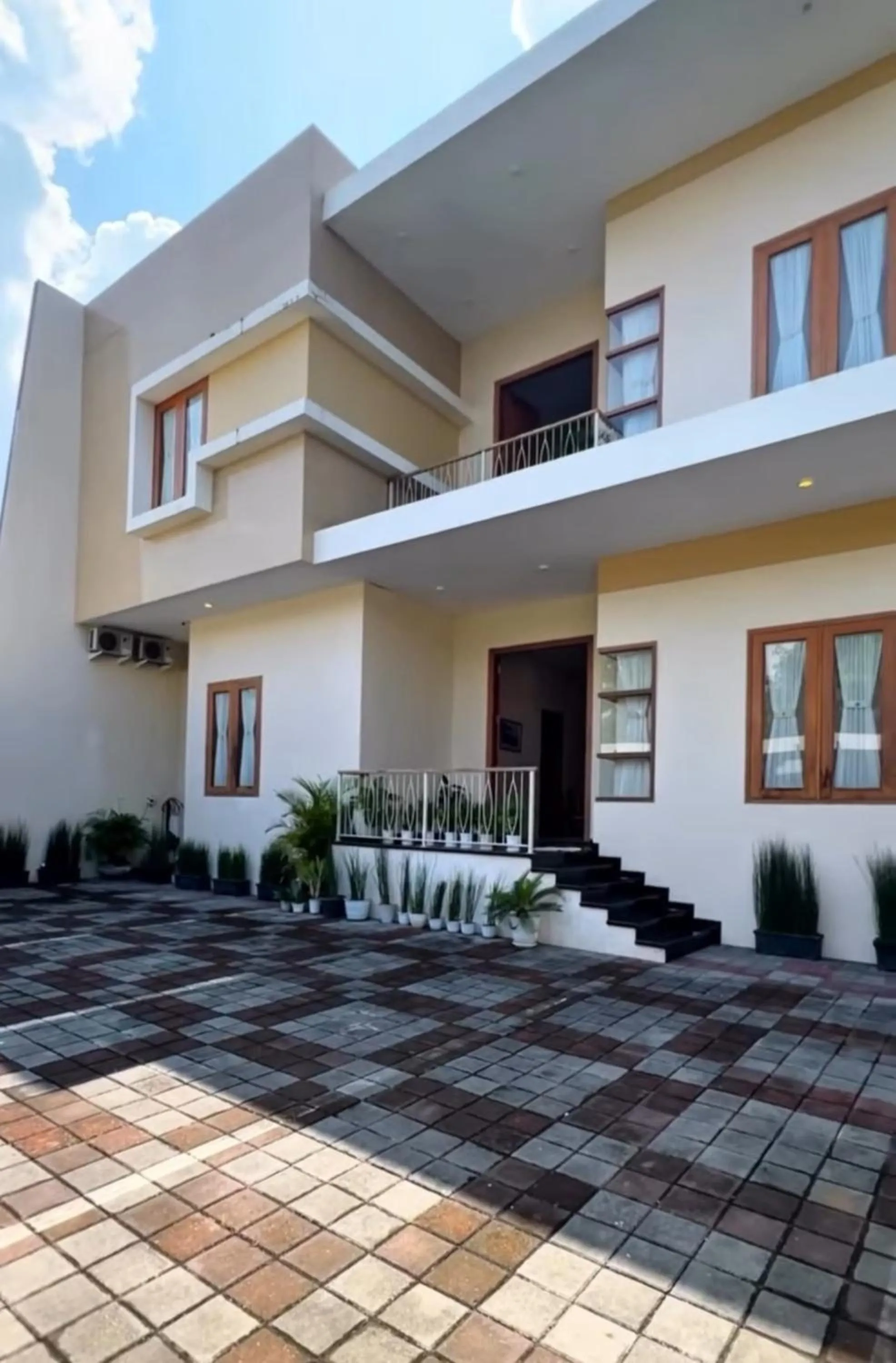 Property building in Alloro Boutique Hotel Pacitan