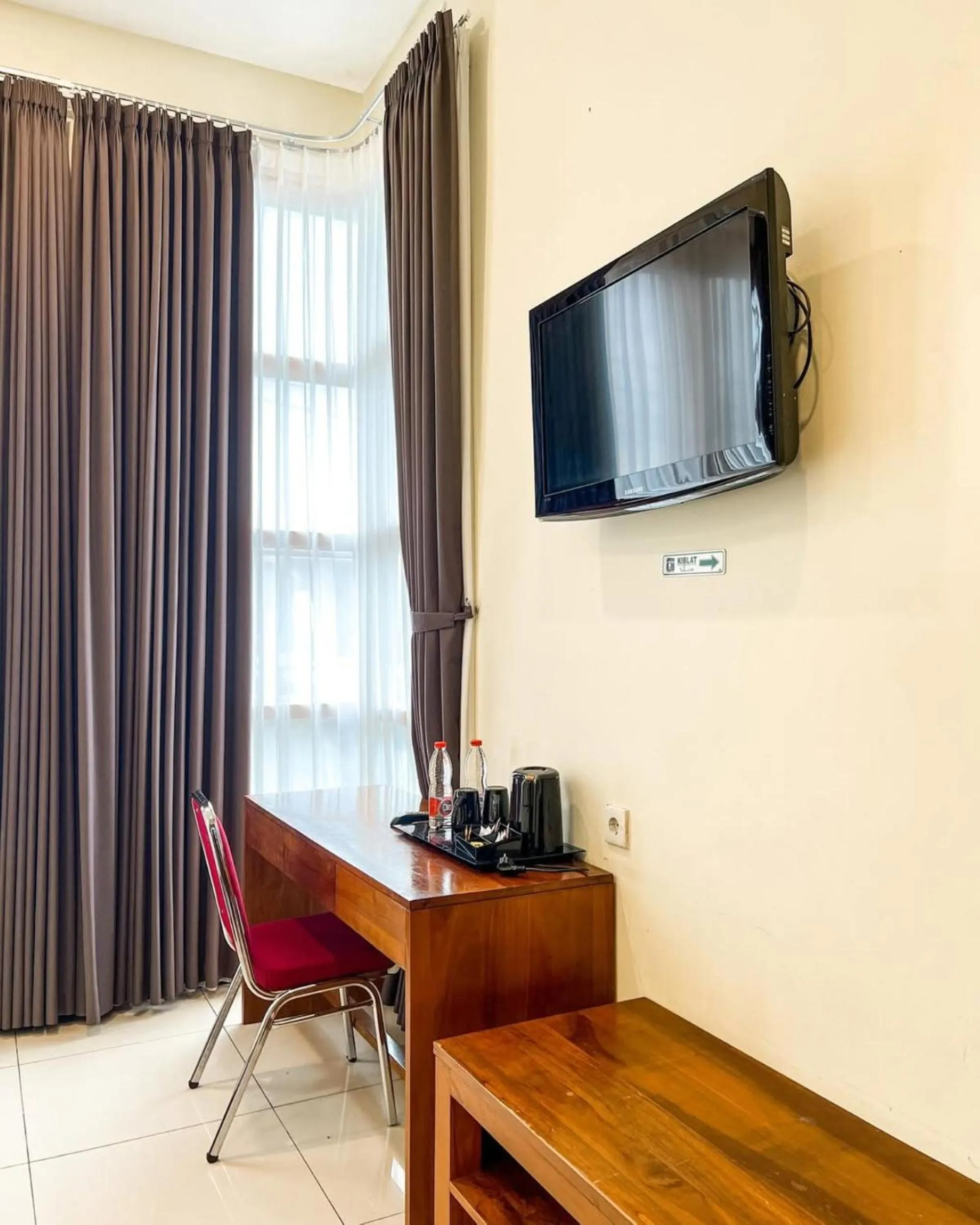 TV and multimedia in Alloro Boutique Hotel Pacitan