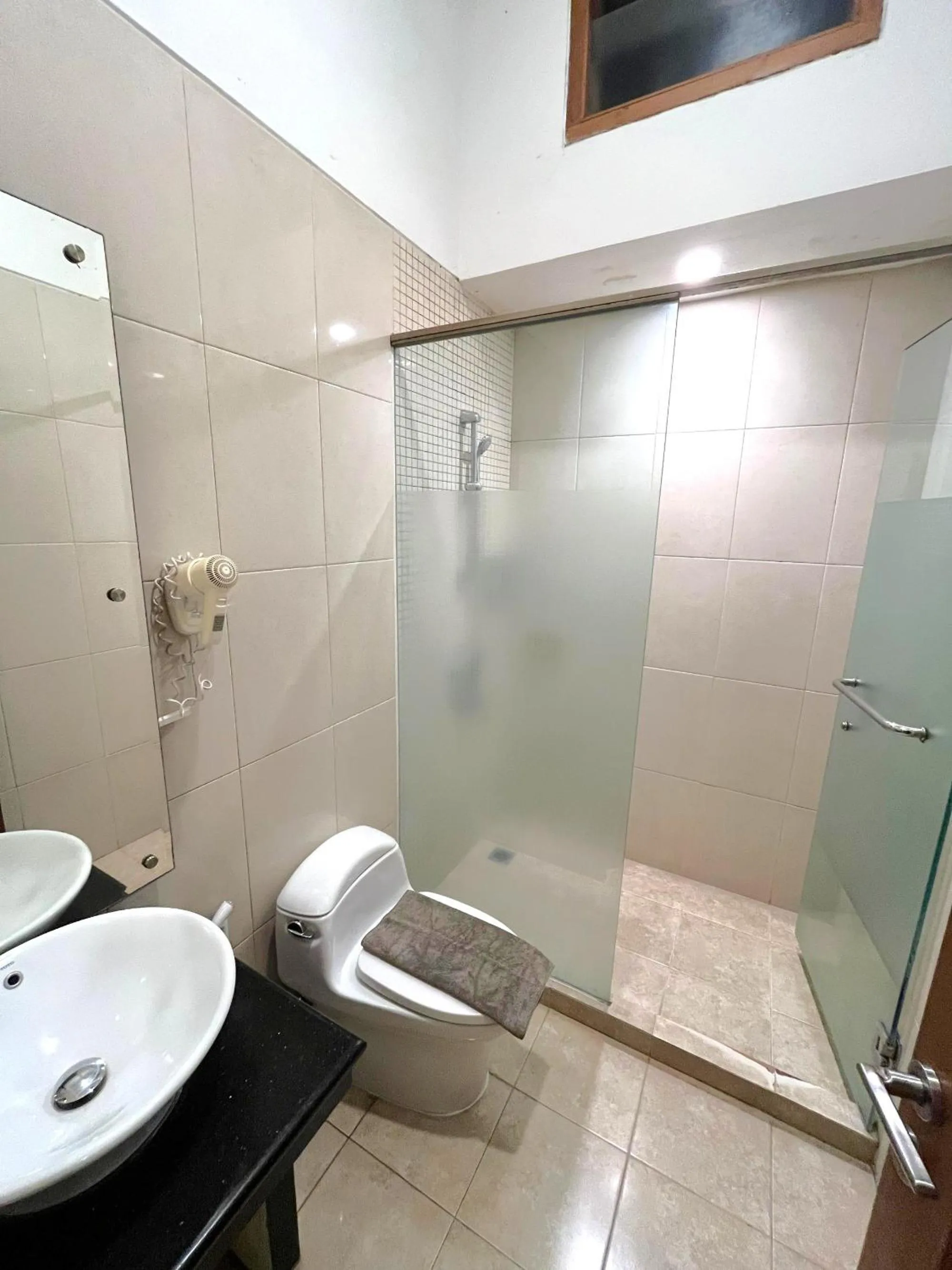 Shower in Alloro Boutique Hotel Pacitan