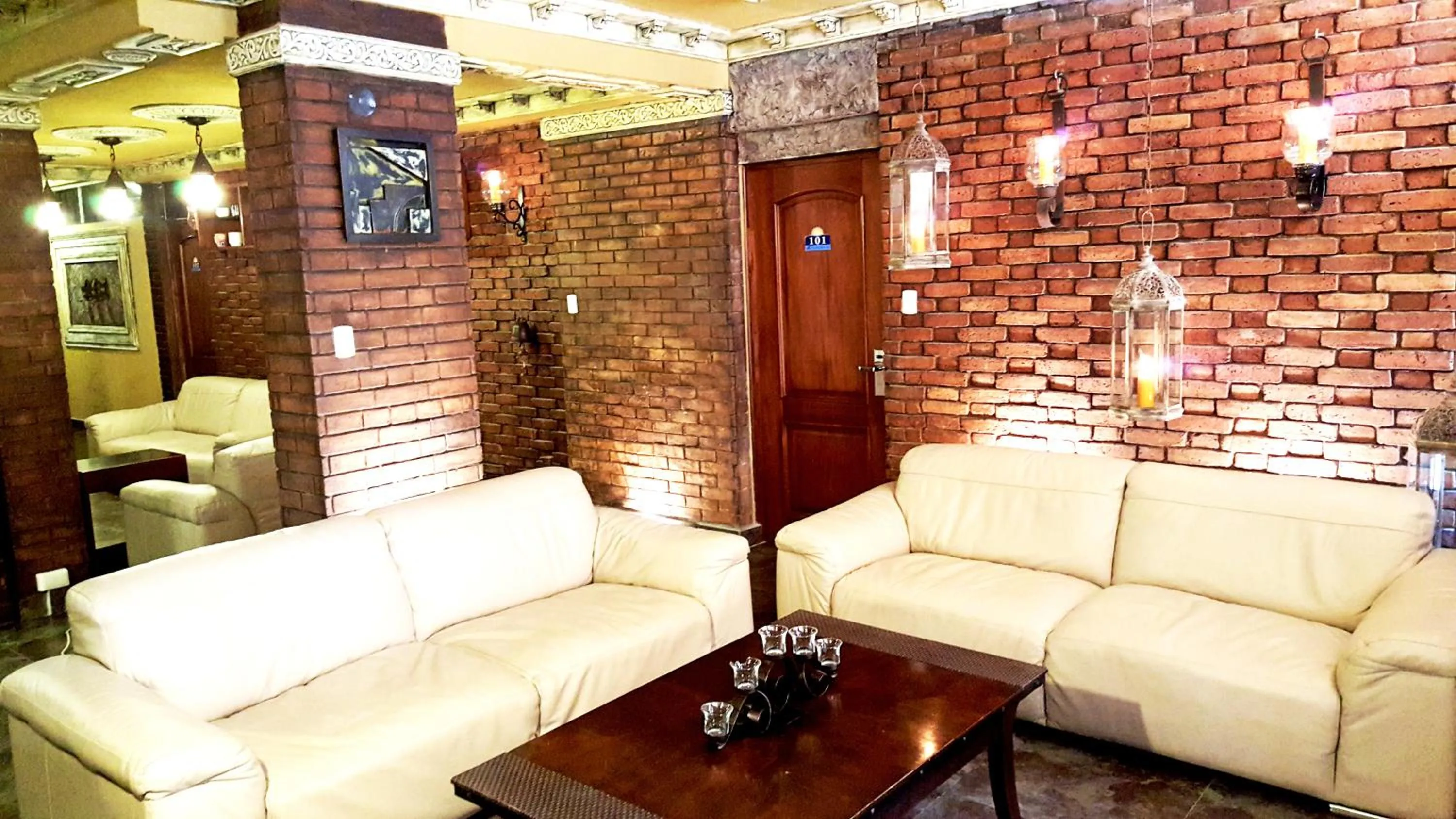 Area and facilities in Antigua Inn Hotel