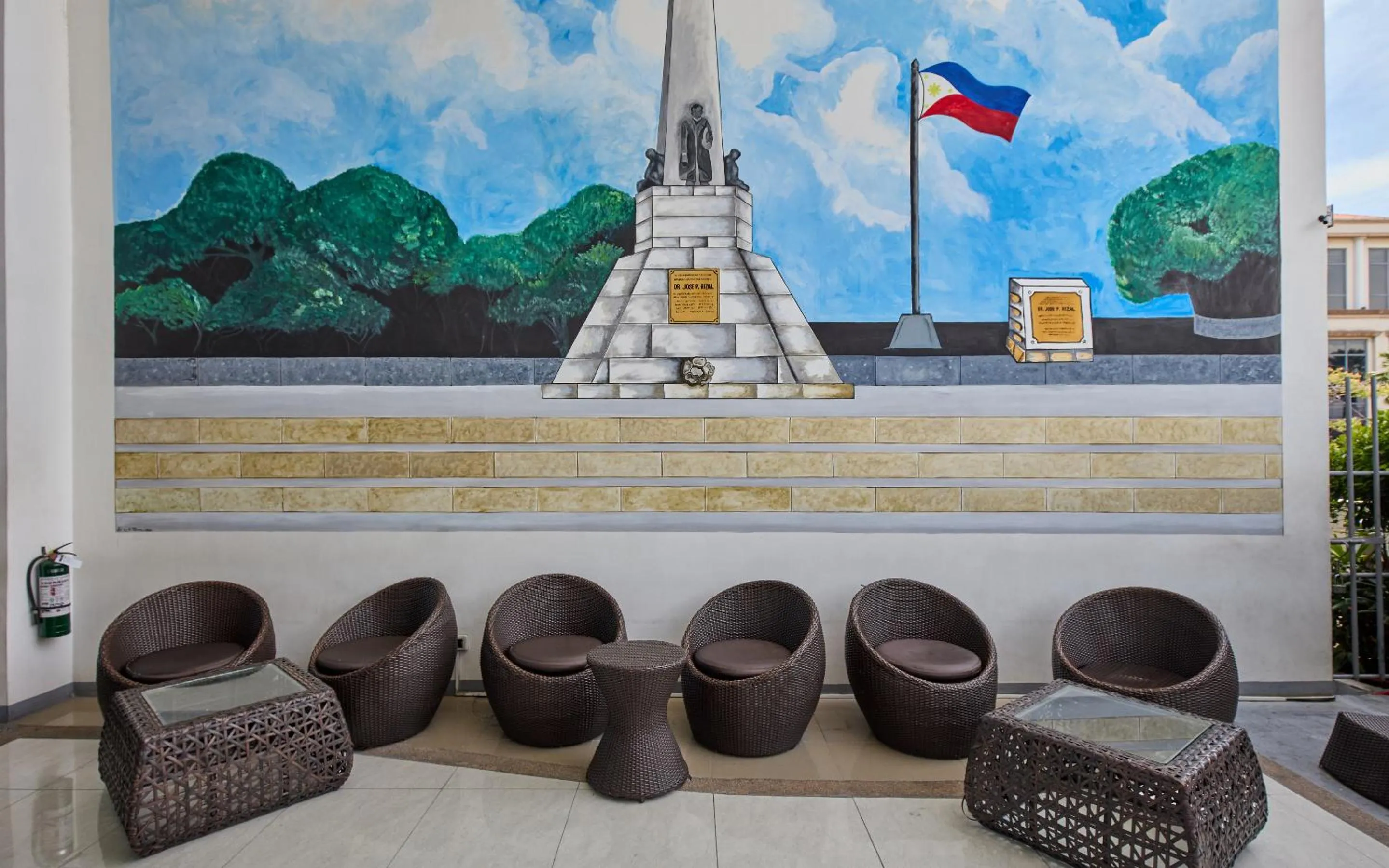 Lounge or bar in Belmont Hotel Manila near NAIA Terminal 3 MNL