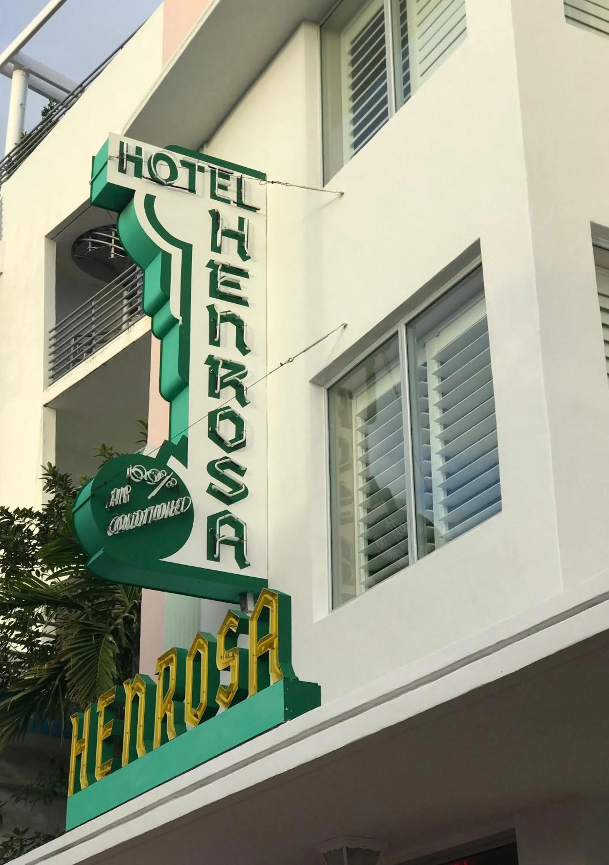 Facade/entrance in Henrosa Hotel