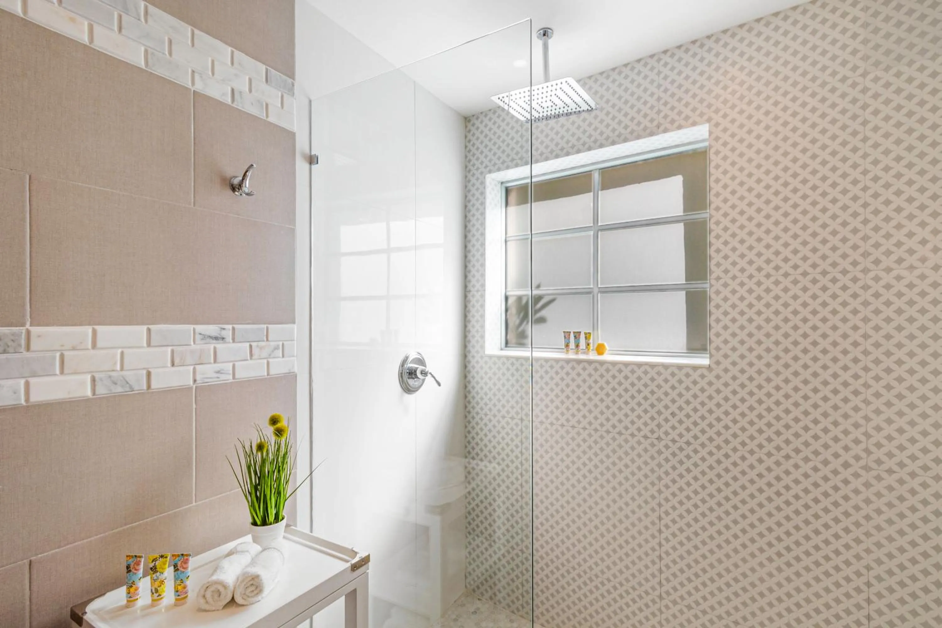 Bathroom in Henrosa Hotel