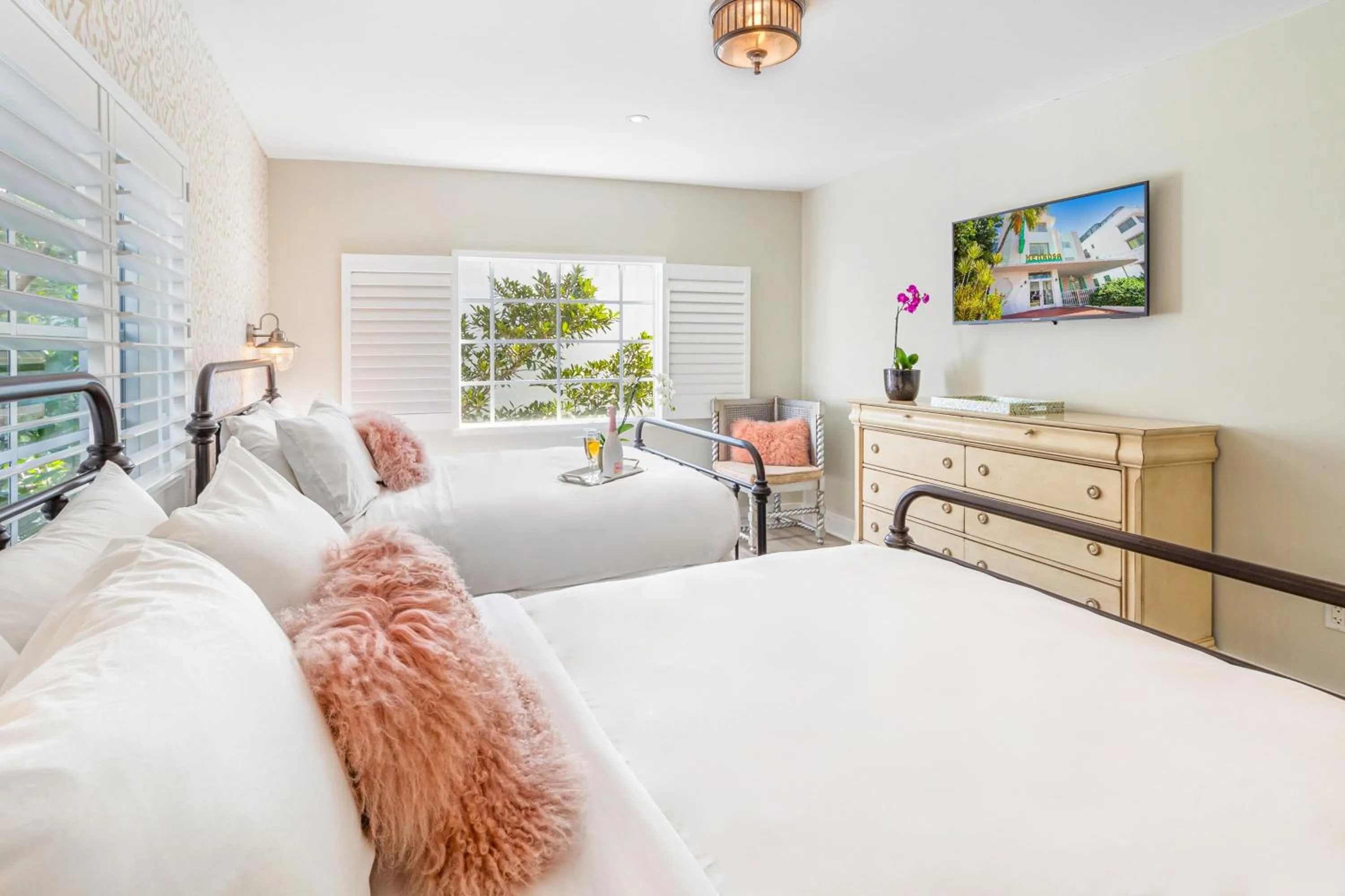 Photo of the whole room, Bed in Henrosa Hotel