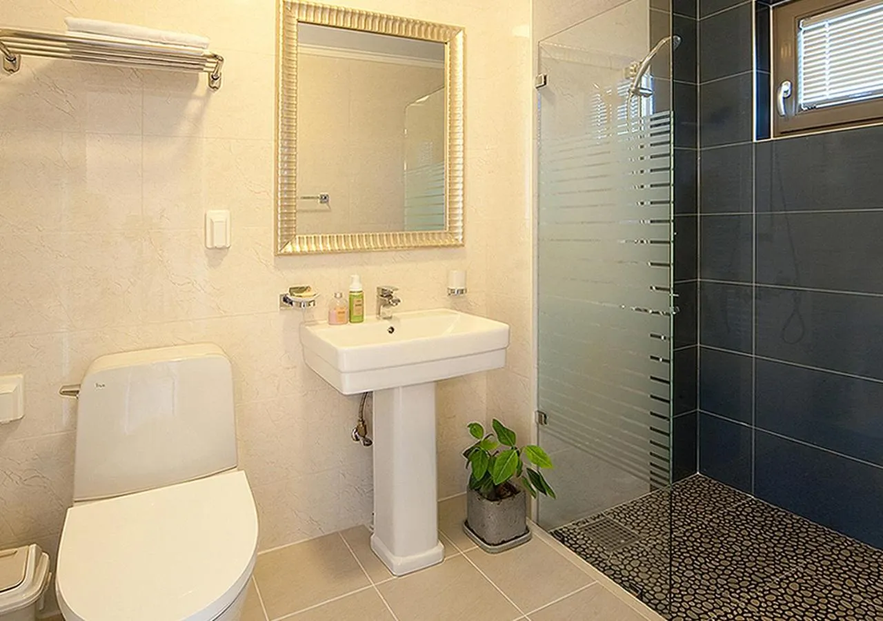 Shower in Comma&Spa Resort