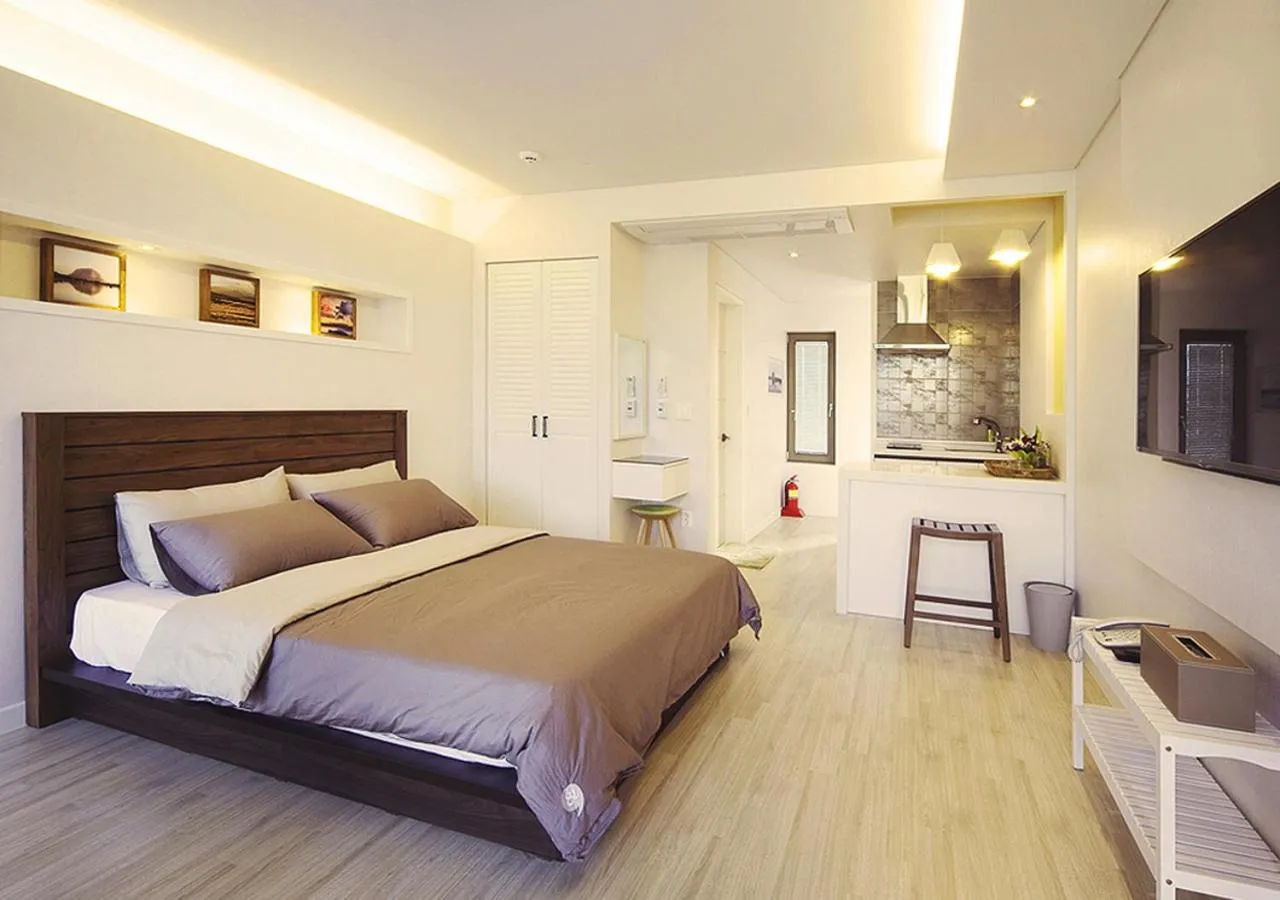 Kitchen or kitchenette, Bed in Comma&Spa Resort