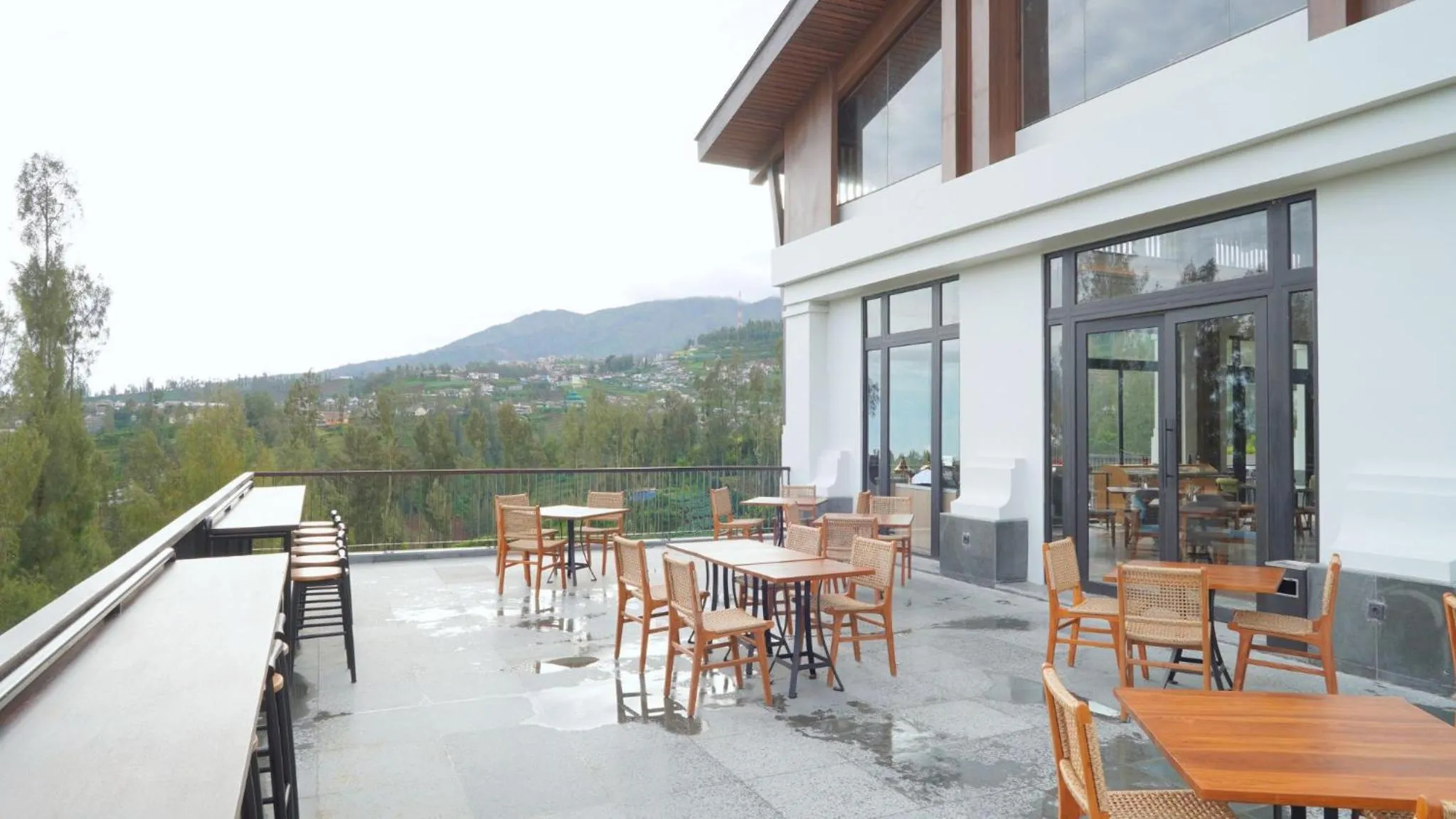 Restaurant/places to eat in Jambuluwuk Bromo Resort