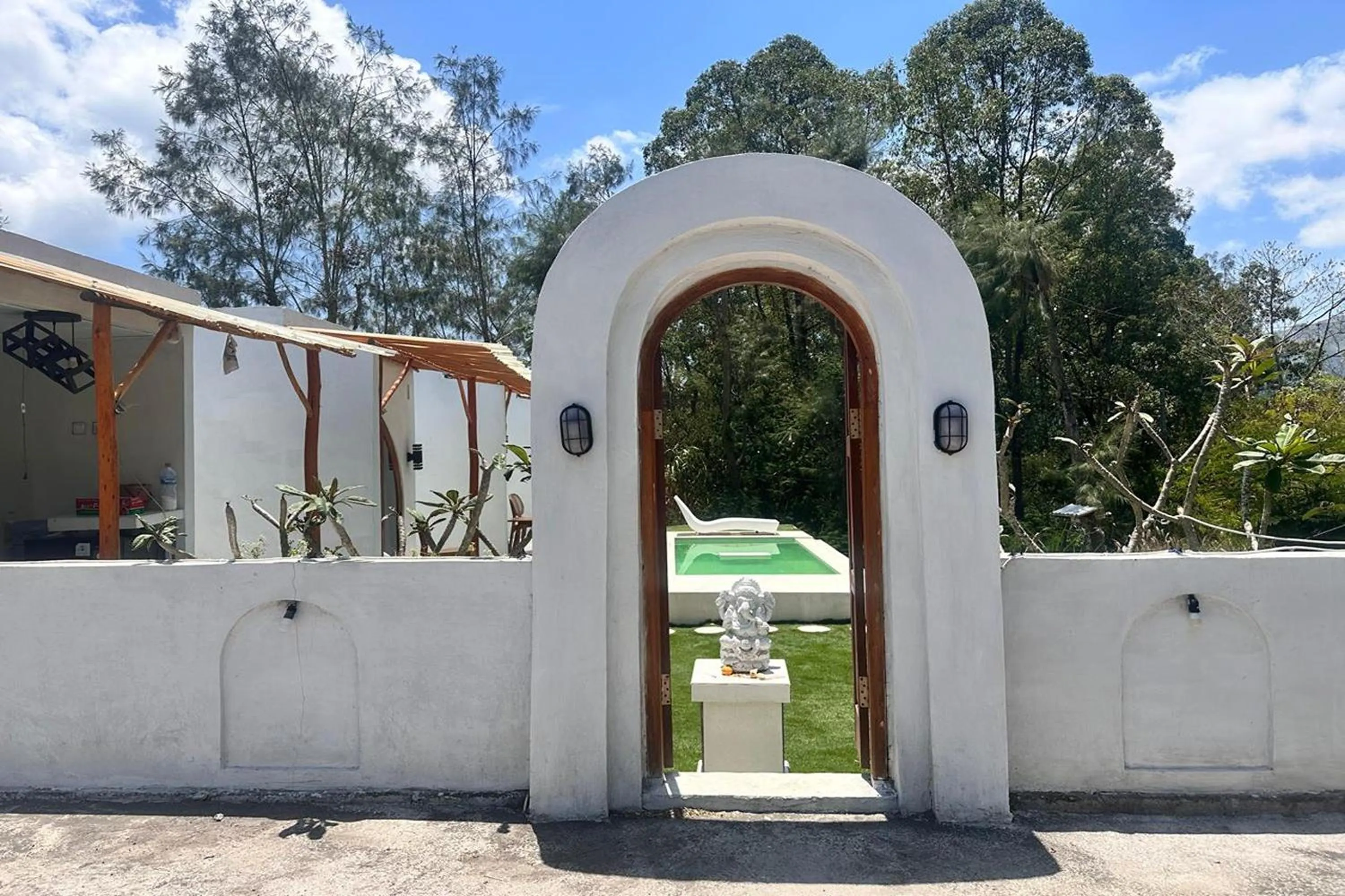 Facade/entrance in Felysia Villa III