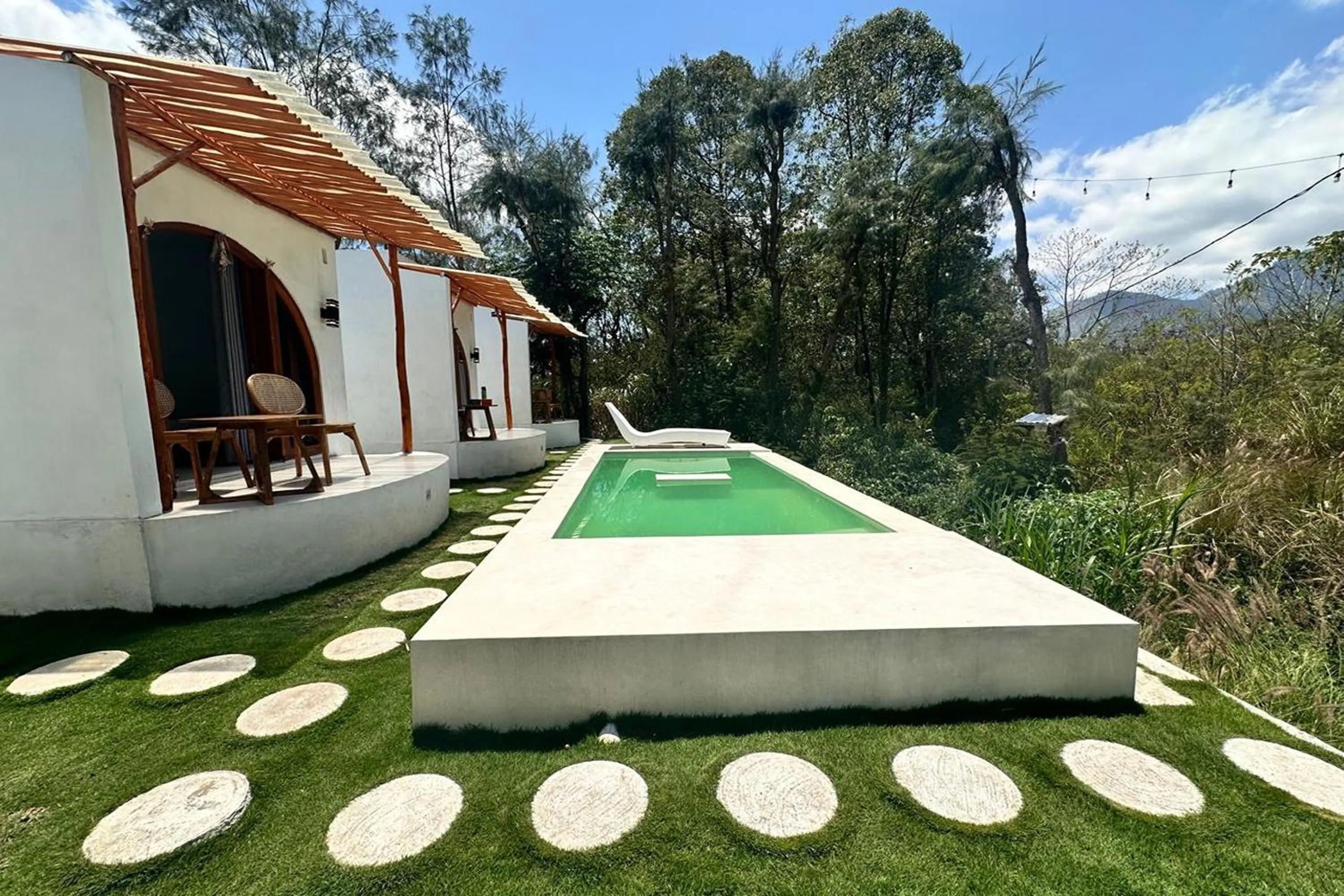 Swimming pool in Felysia Villa III