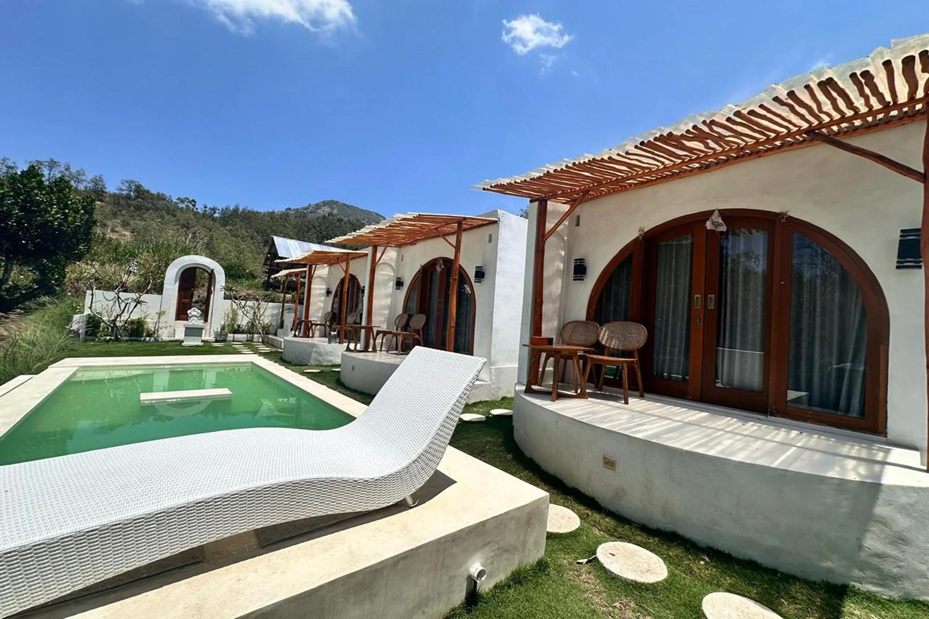 Swimming pool in Felysia Villa III