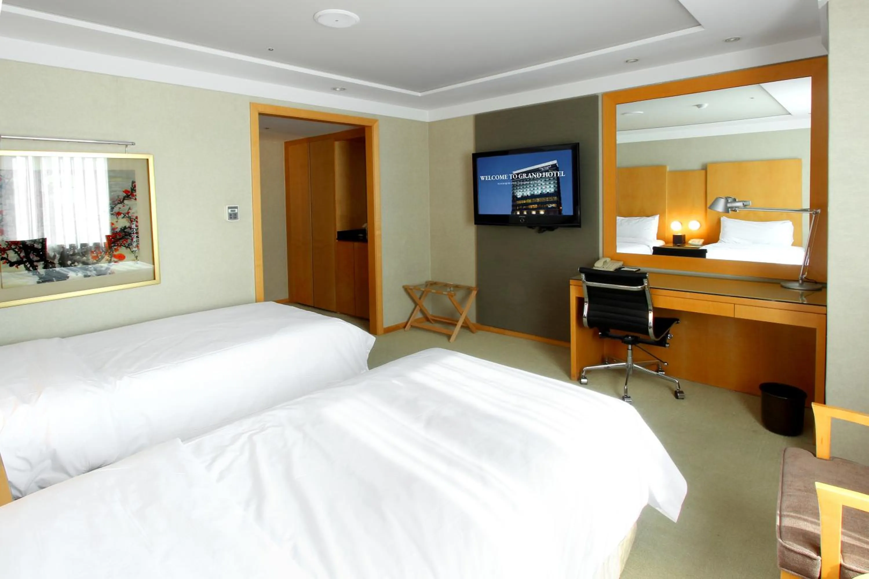 Bed in Daegu Grand Hotel