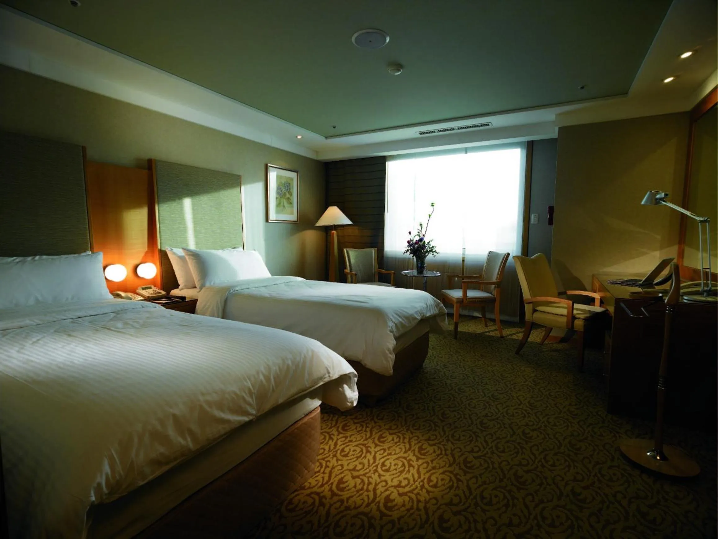 Photo of the whole room, Bed in Daegu Grand Hotel