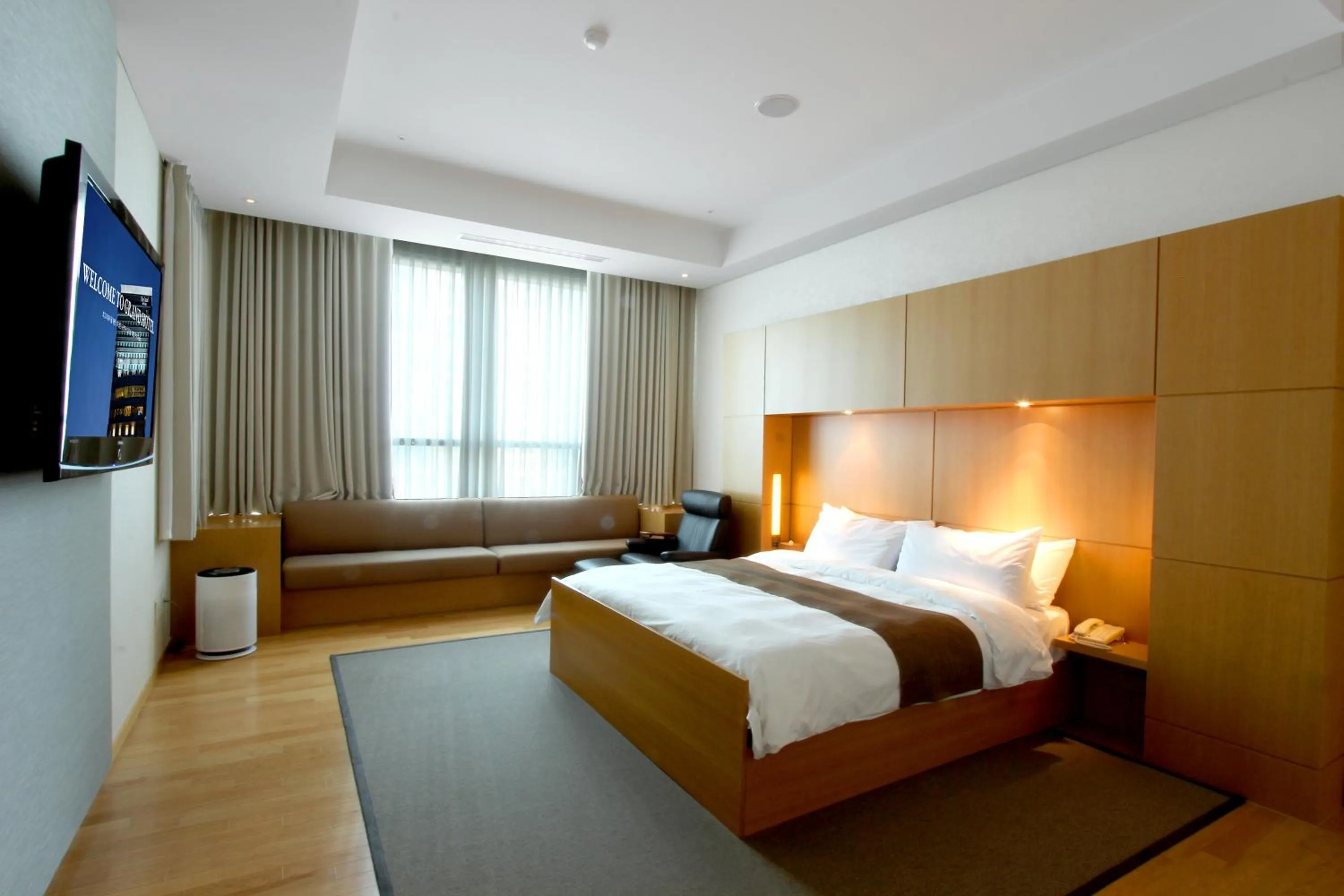 Bed in Daegu Grand Hotel