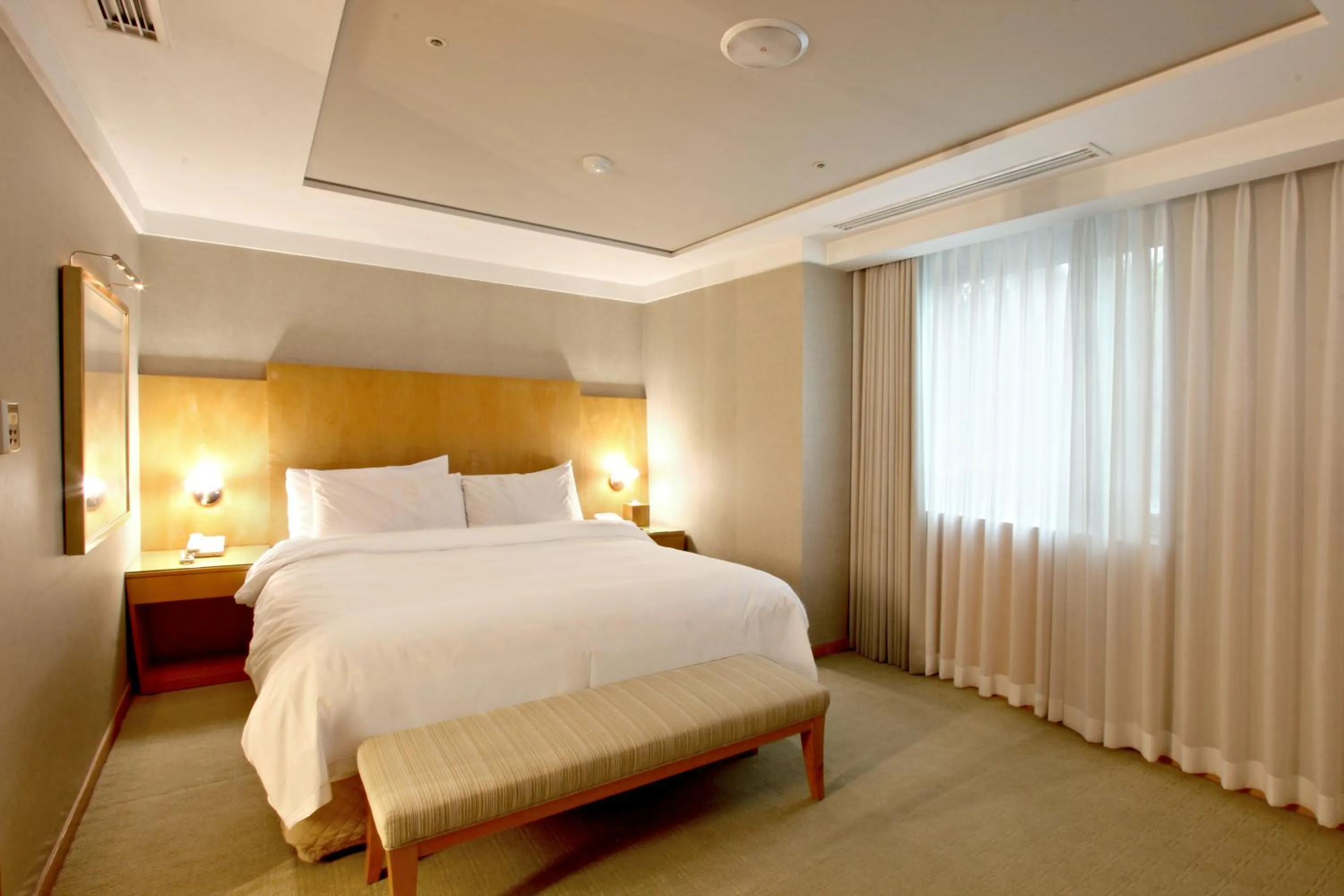 Bed in Daegu Grand Hotel