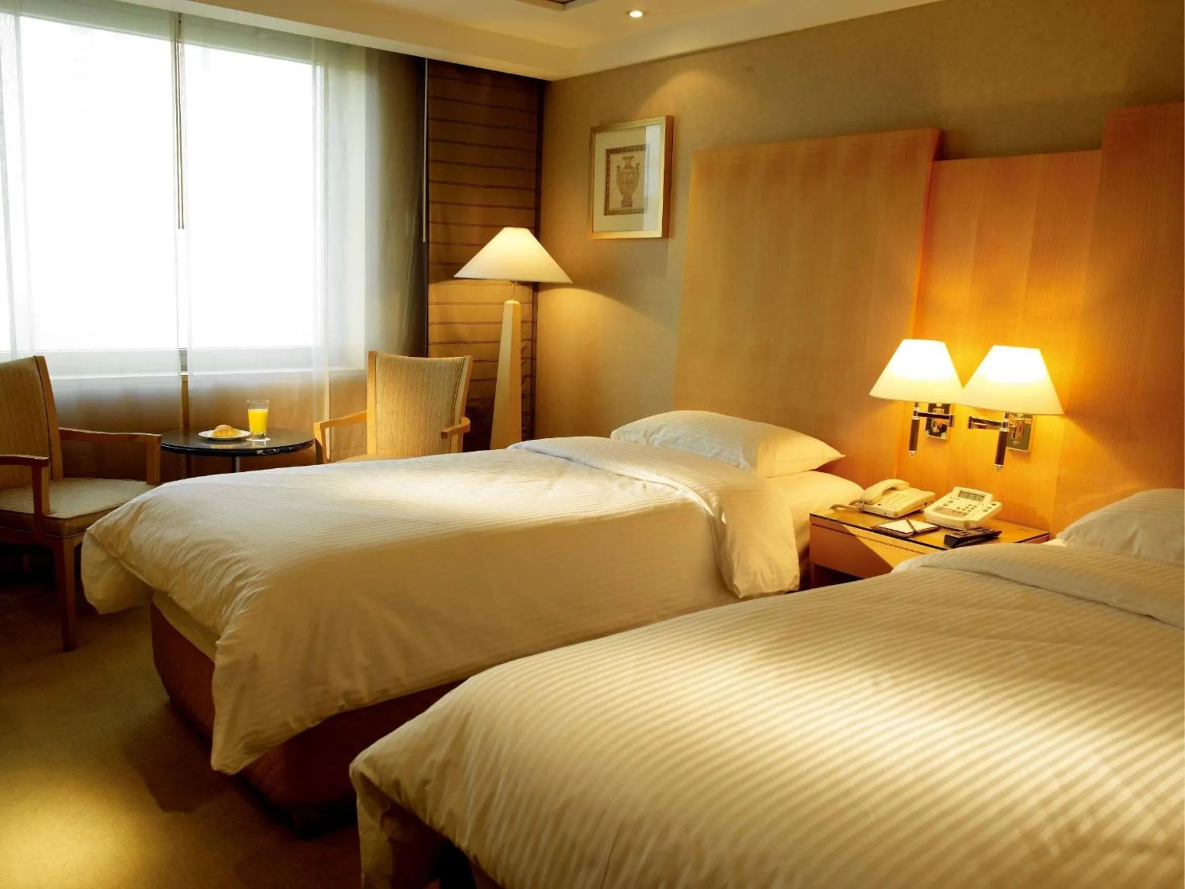 Bedroom, Bed in Daegu Grand Hotel