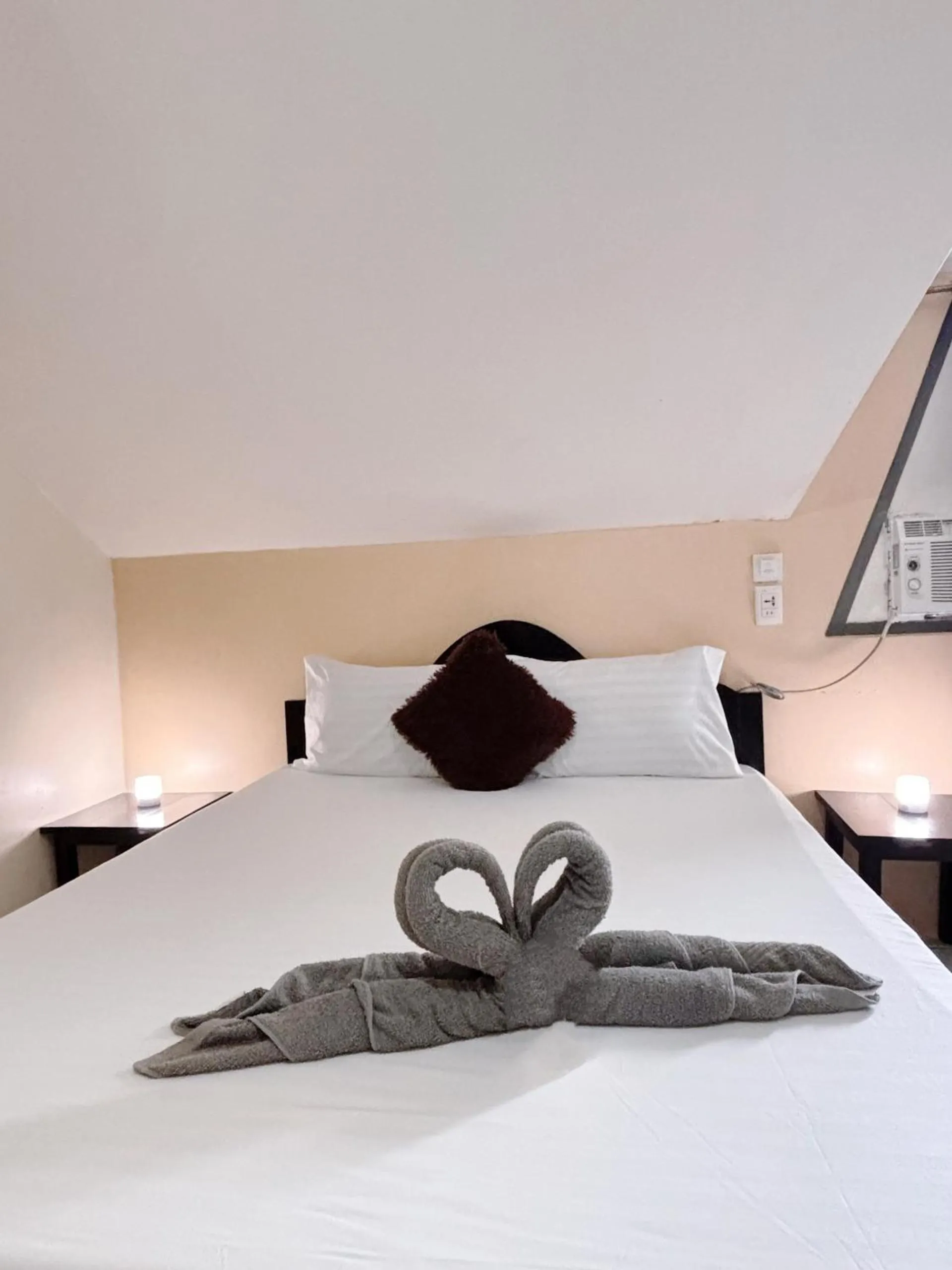 Bed in Hotel Sisters Inn