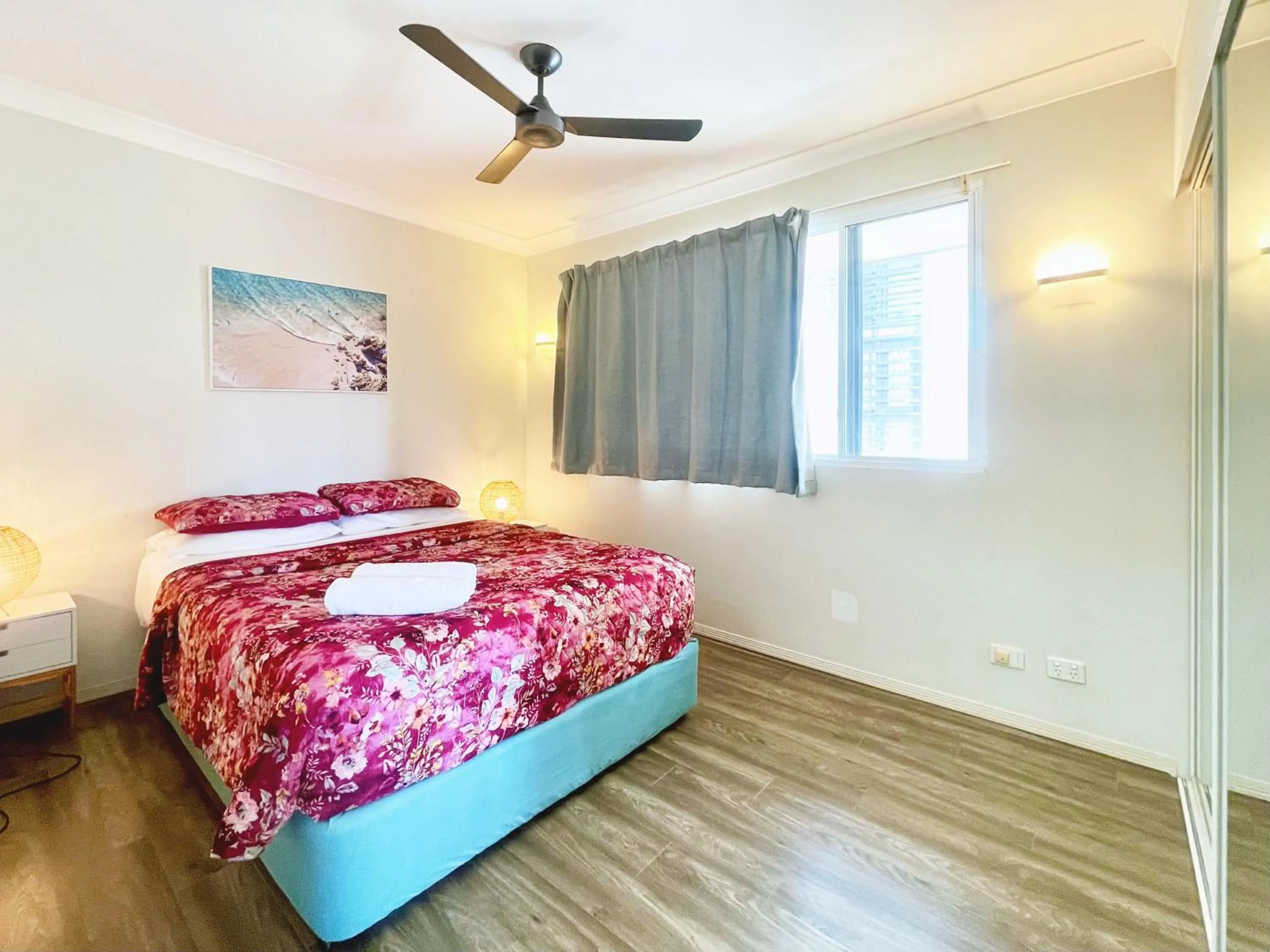 Bedroom, Bed in Mermaid Beach Park View