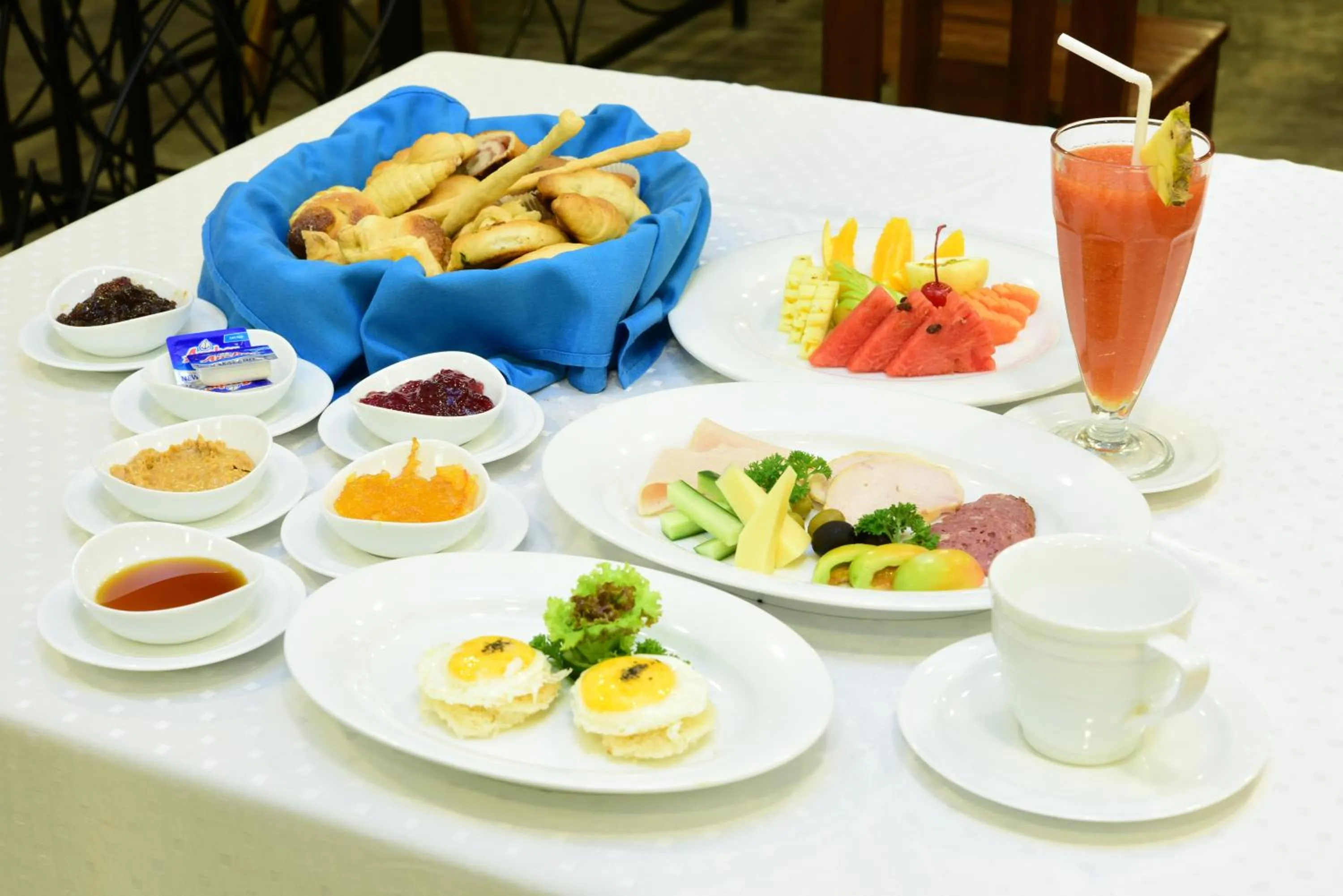 Breakfast in Passi Villa