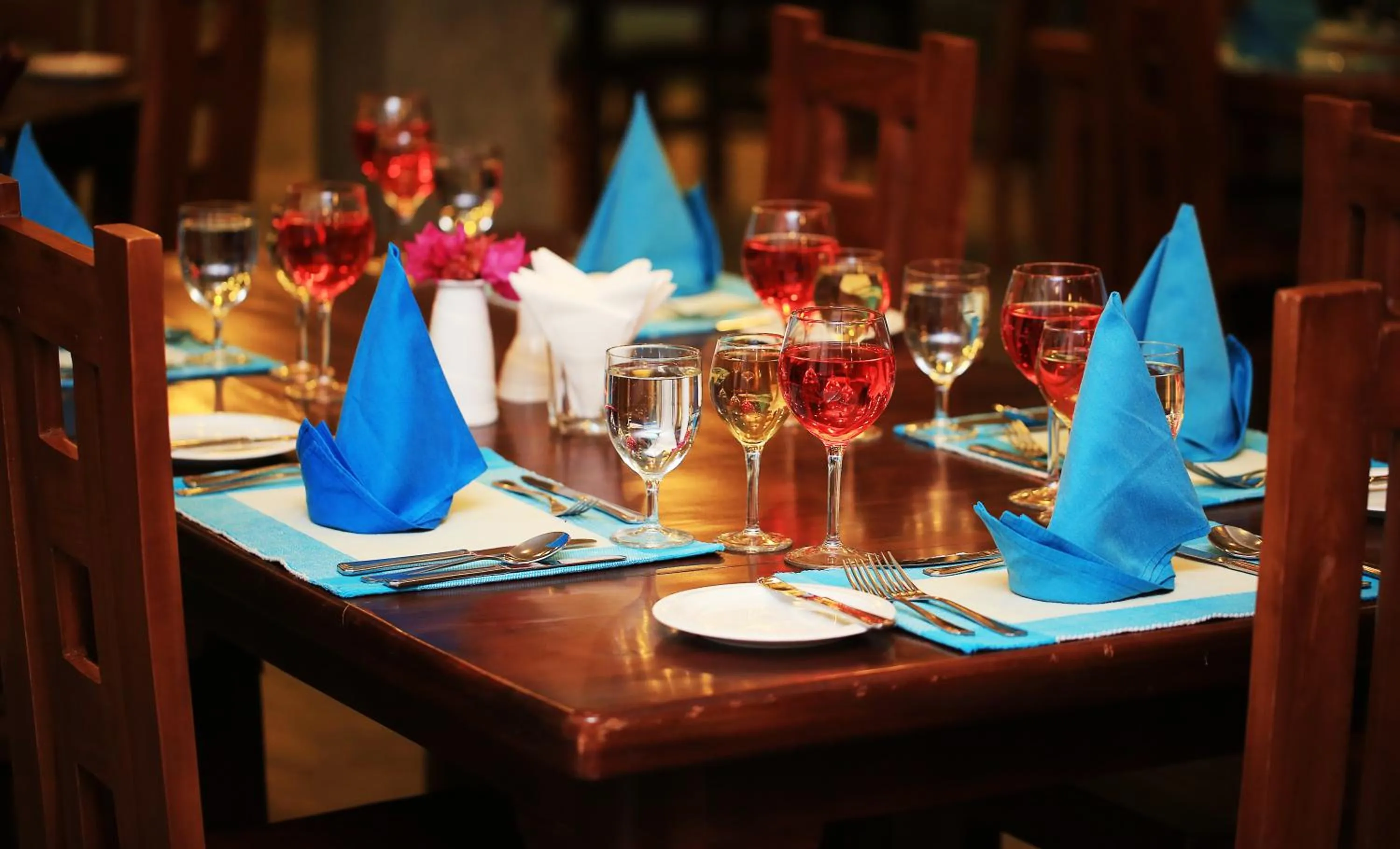 Restaurant/places to eat in Passi Villa