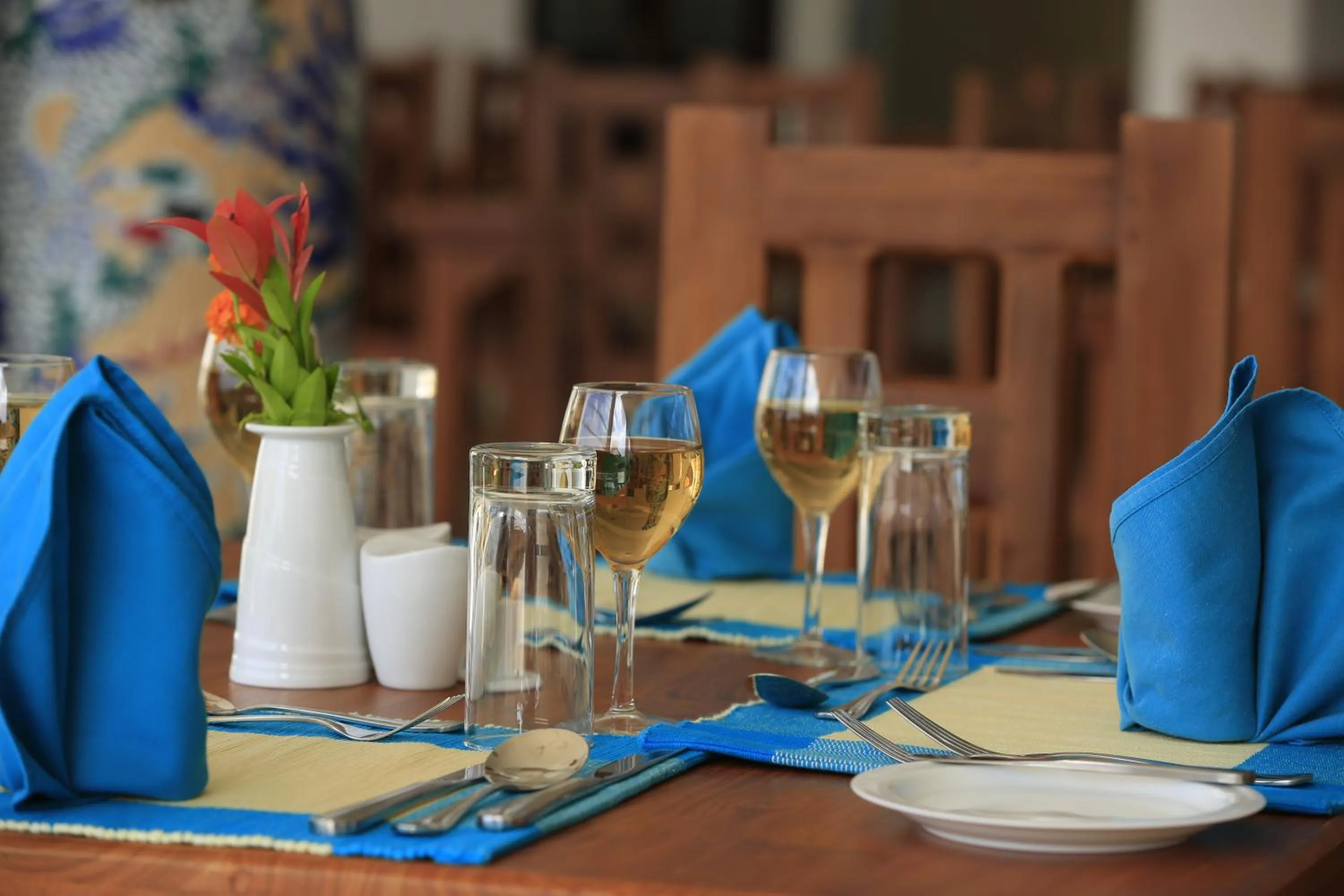 Restaurant/places to eat in Passi Villa