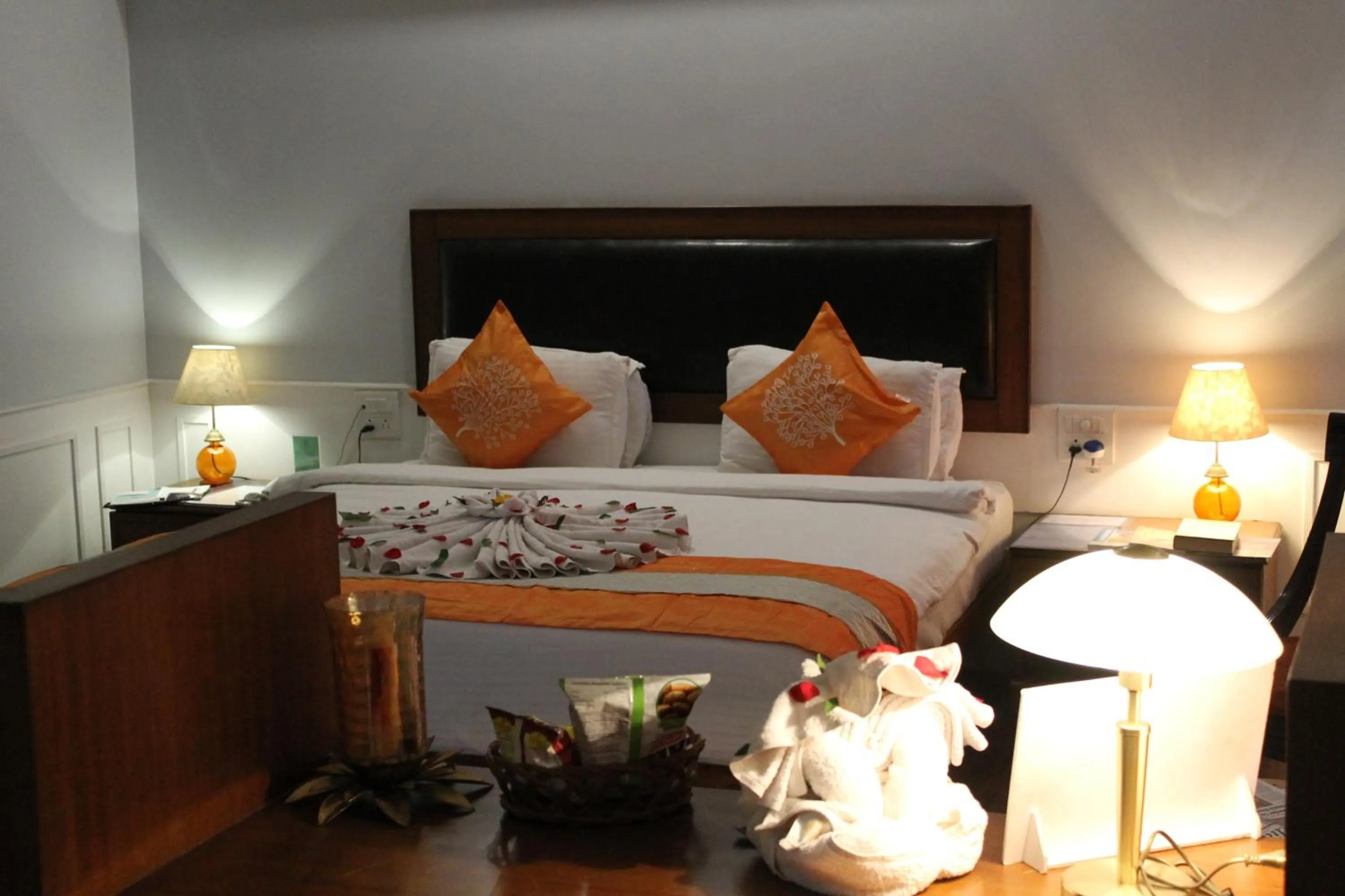 Photo of the whole room, Bed in Krishna Inn - Royal Hotels