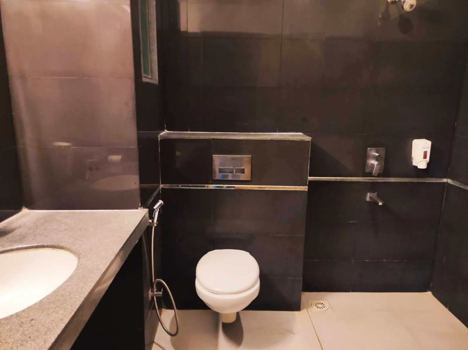 Shower in Krishna Inn - Royal Hotels