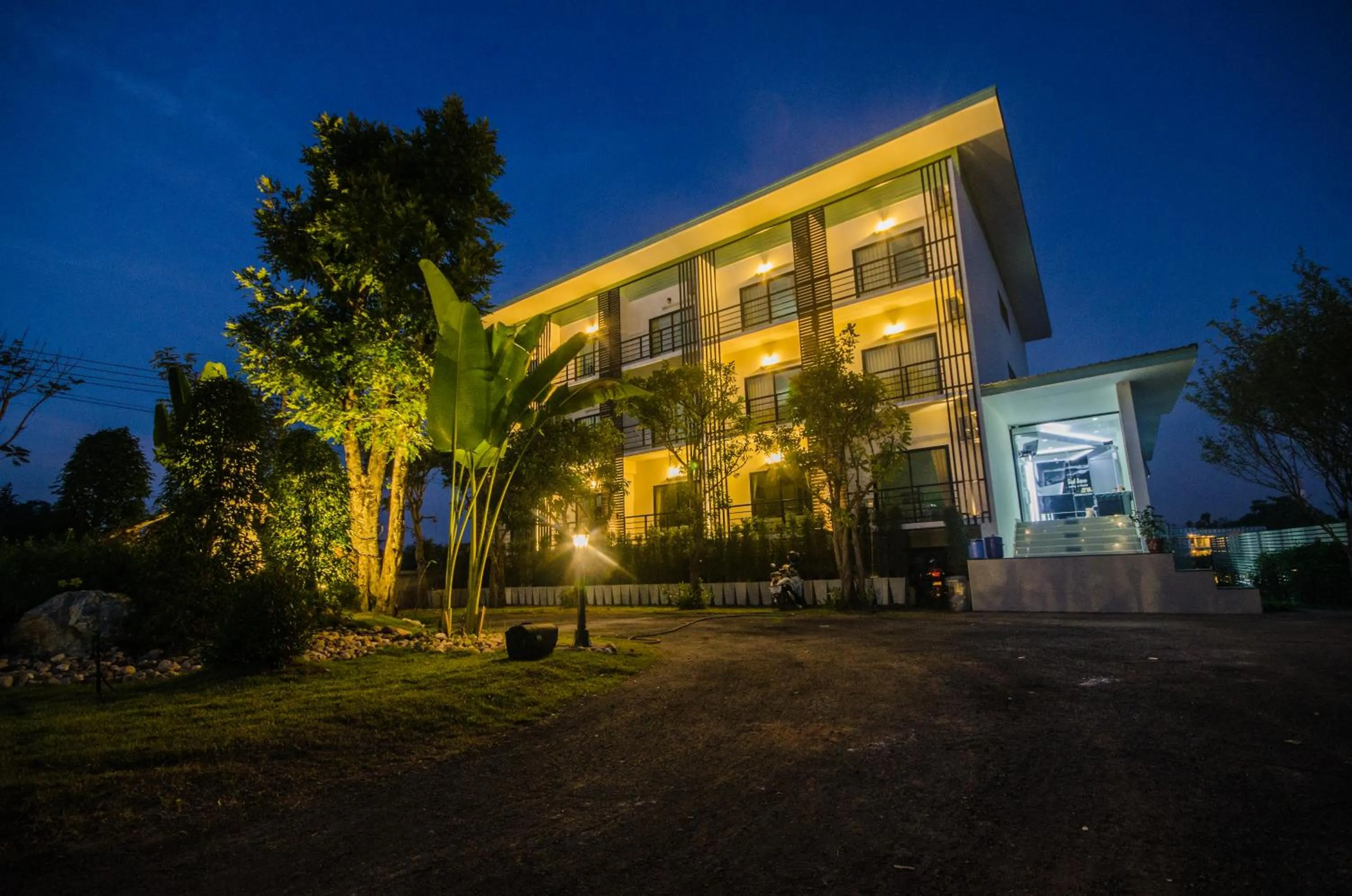 Night in Sunee Boutique Hotel